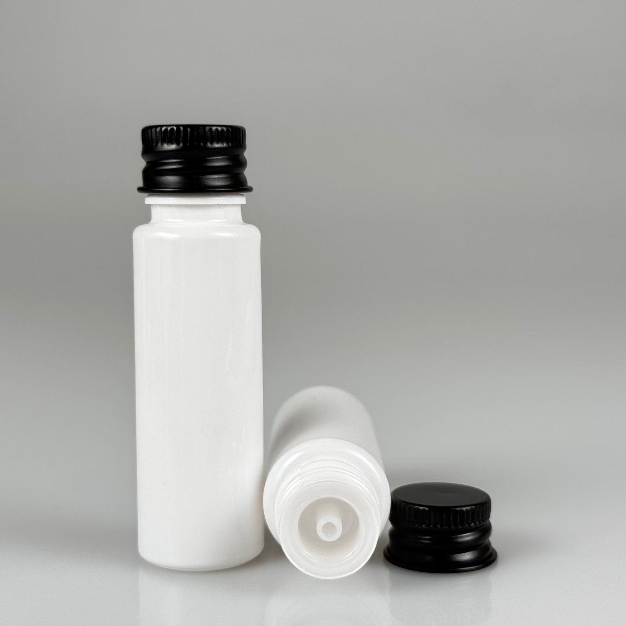20 CC BEYAZ PET SHOT ŞİŞE - KÖPÜK CONTALI SİYAH ALÜMİNYUM METAL KAPAKLI + DAMLALIKLI KOLONYA TIPALI TAKIM - 20 ML PLASTİK ŞİŞE