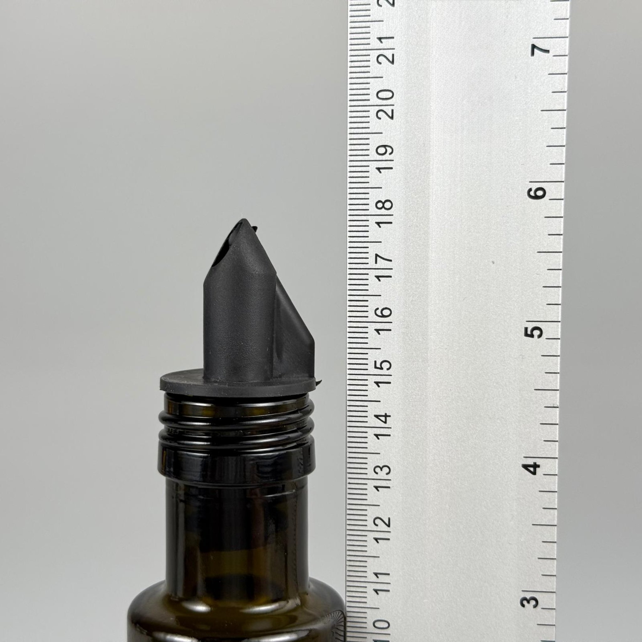 100 CC DORİKA CAM ŞİŞE KOYU YEŞİL (31 MM AĞIZ) - AKITICI SİYAH KAUÇUK YAĞDANLIK TIPALI - 100 ML SİLİNDİR DORİCA YAĞ VE SOS ŞİŞELERİ