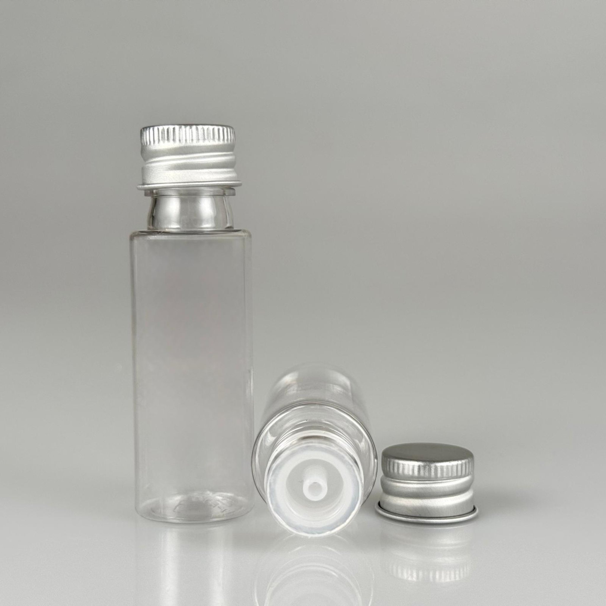 20 CC ŞEFFAF PET ŞİŞE + KÖPÜK CONTALI GÜMÜŞ ALÜMİNYUM METAL KAPAKLI + DAMLALIKLI KOLOMNYA TIPALI TAKIM - 20 ML PLASTİK ŞİŞE