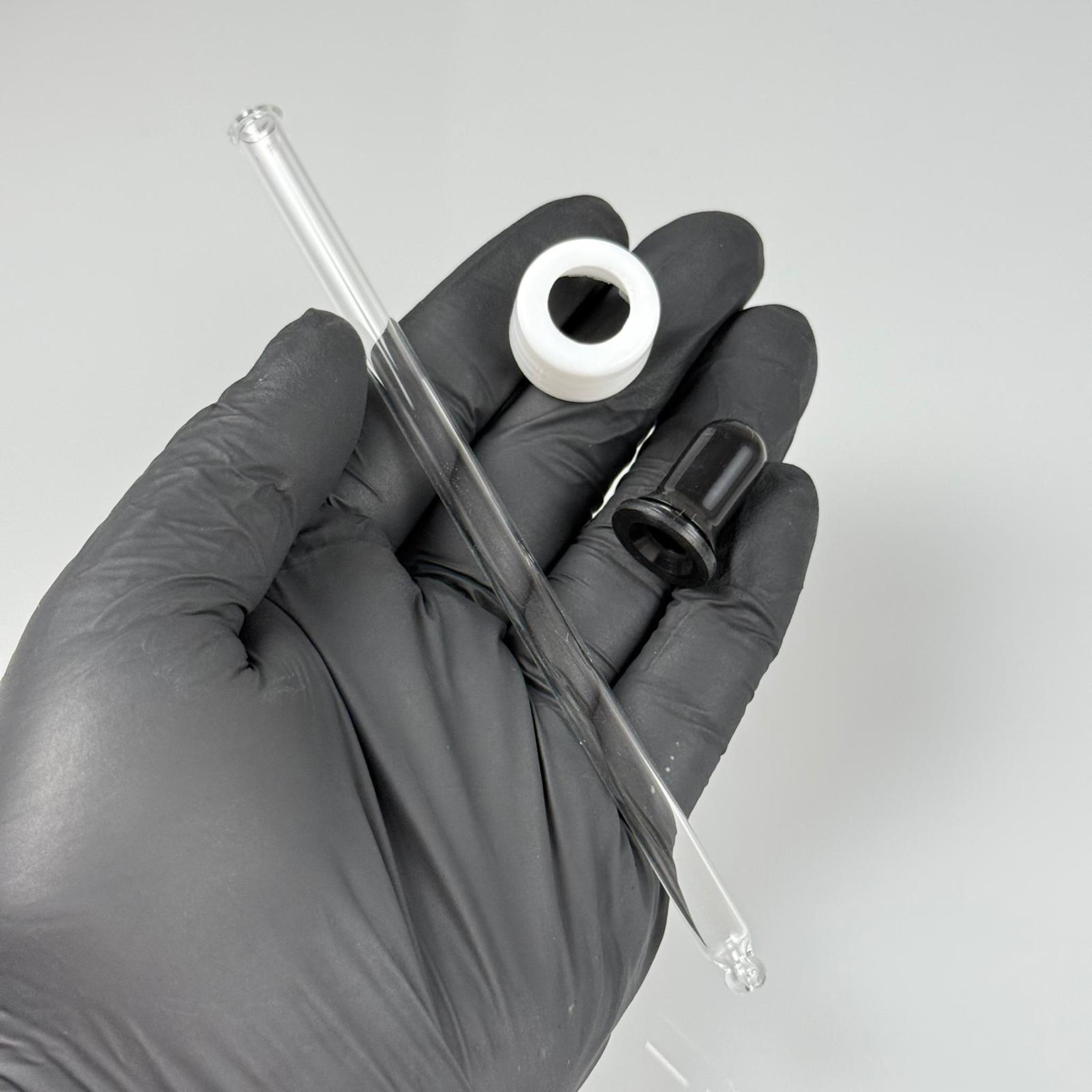 18 MM CAM DAMLALIKLI TAKIM - SİYAH EMZİK +  DELİKLİ PLASTİK DÜZ BEYAZ KAPAK + 140 MM CAM PİPET