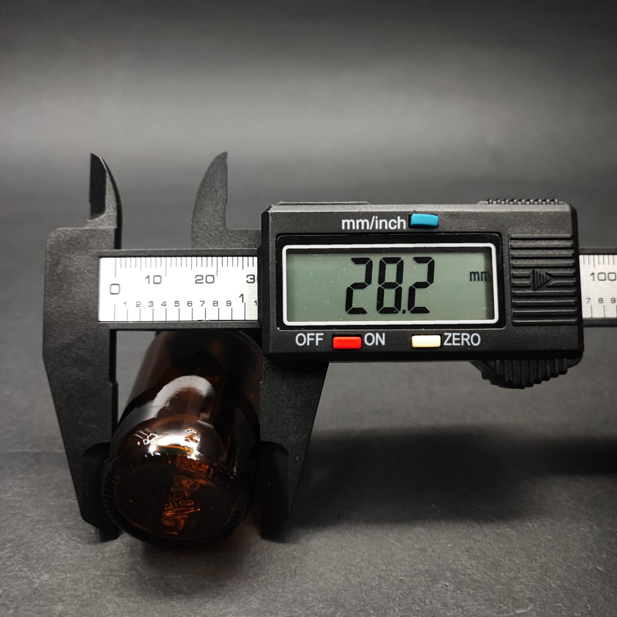 15 ML DOLUMU KOLAY, GENİŞ AĞIZLI CAM DAMLALIKLI ŞİŞE (25 MM AĞIZ)  - 15 CC SİYAH DAMLALIKLI CAM ECZA ŞİŞESİ - AMBER KAHVERENGİ