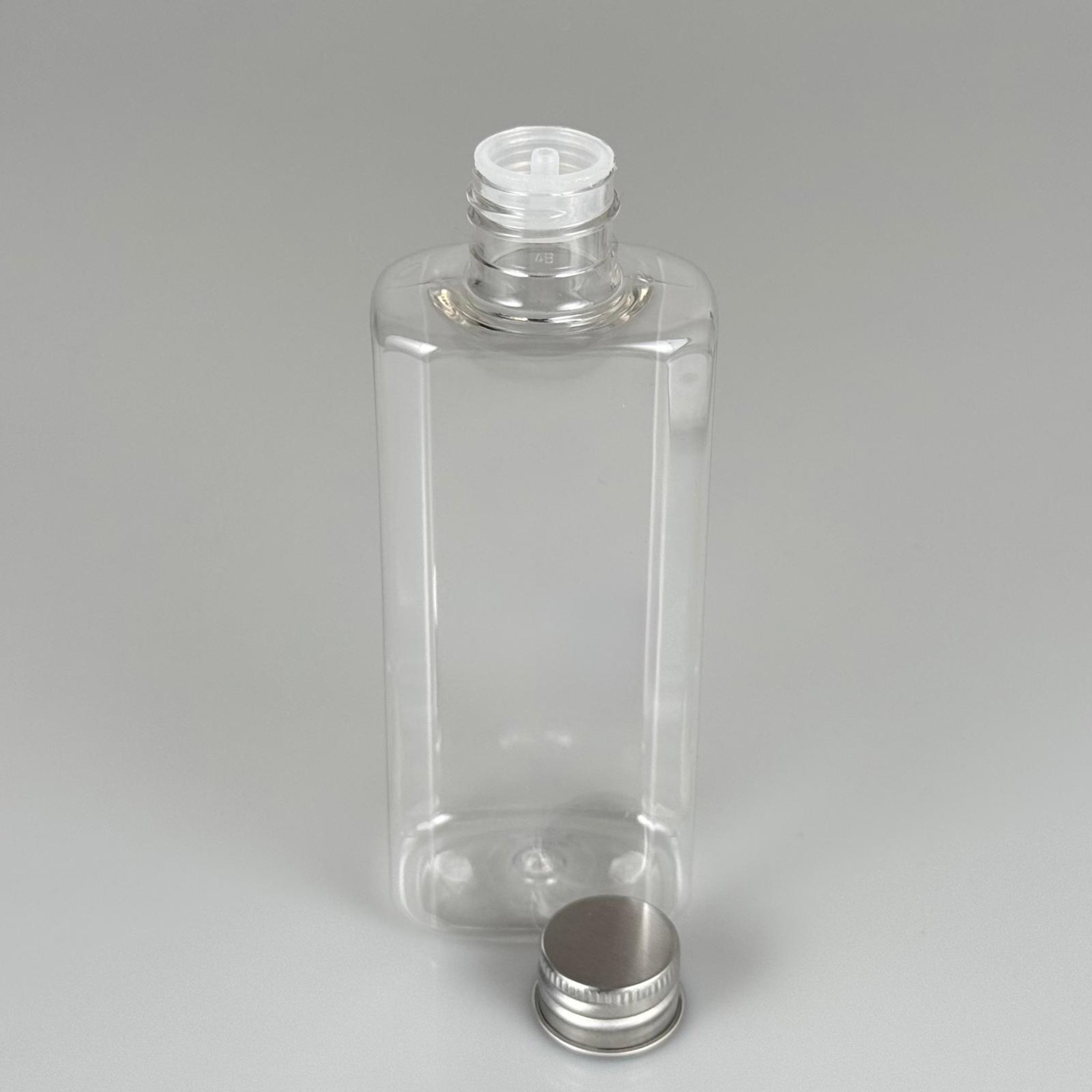 200 CC YASSI MODEL ŞEFFAF PET ŞİŞE (24 AĞIZ) + KÖPÜK CONTALI GÜMÜŞ METAL ALÜMİNYUM KAPAK KOLONYA TIPALI TAKIM - 200 ML KAPAKLI PLASTİK ŞİŞELER