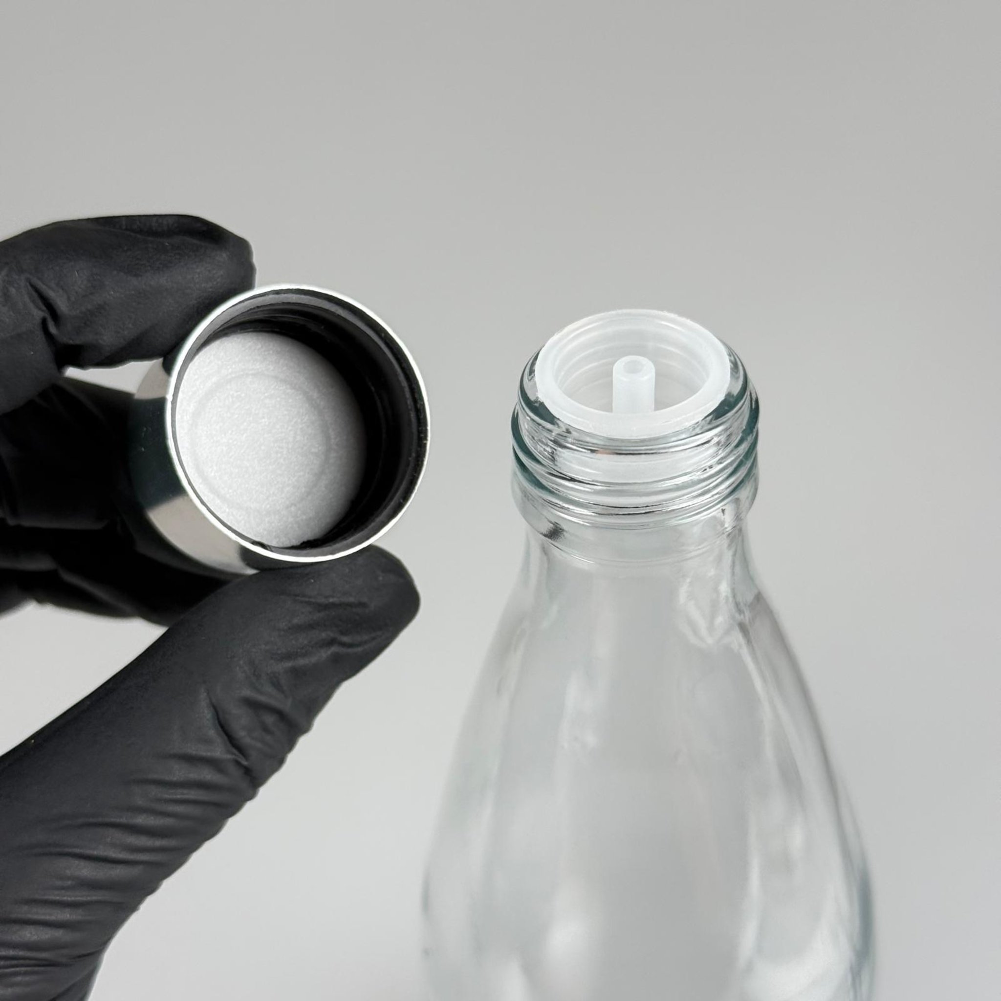 330 CC CAM ŞİŞE + ALÜMİNYUM KAPLAMALI GÜMÜŞ KAPAKLI + DAMLALIKLI KOLONYA TIPALI TAKIM - 330 ML ŞİŞE