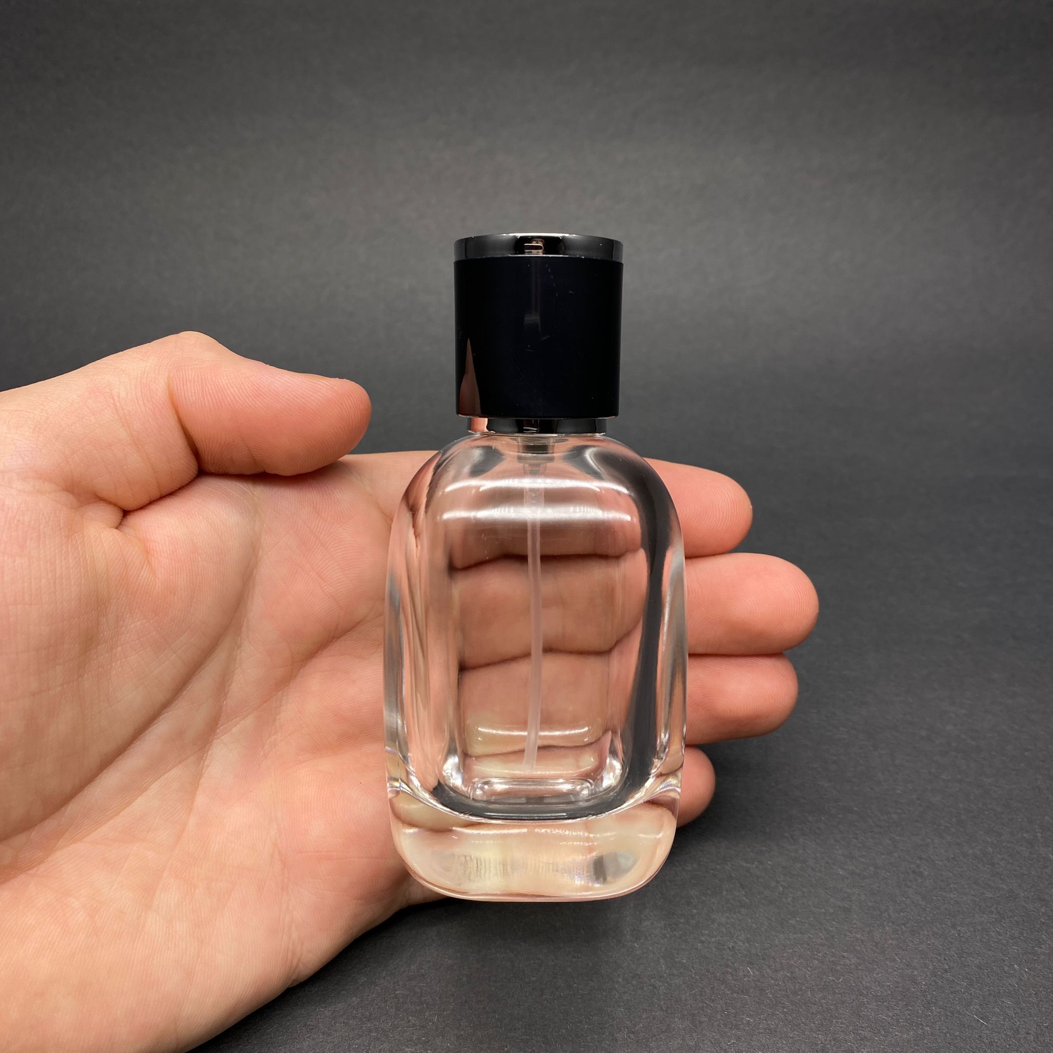 50 ML OVAL KARE MODEL CORE PARFÜM ŞİŞESİ - SİYAH METAL SPREYLİ + GÜMÜŞ SİYAH KAPAKLI (AĞIZ 15 MM GEÇME KOLAY KAPAMA)