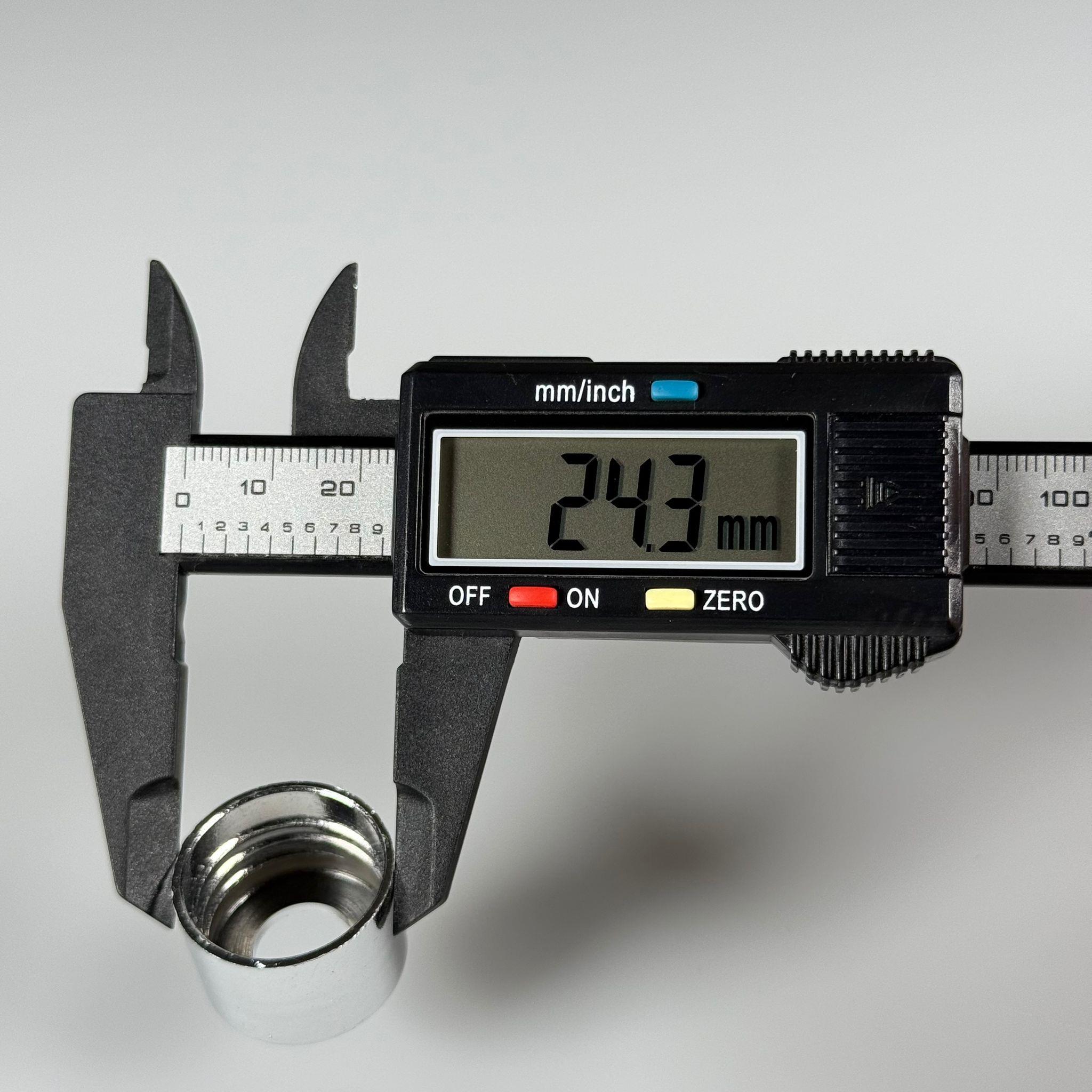 22 MM DELİKLİ PLASTİK GÜMÜŞ KAPAK (KİMYASALA TEMASTA KAPAĞIN BOYASI ÇIKABİLİR)