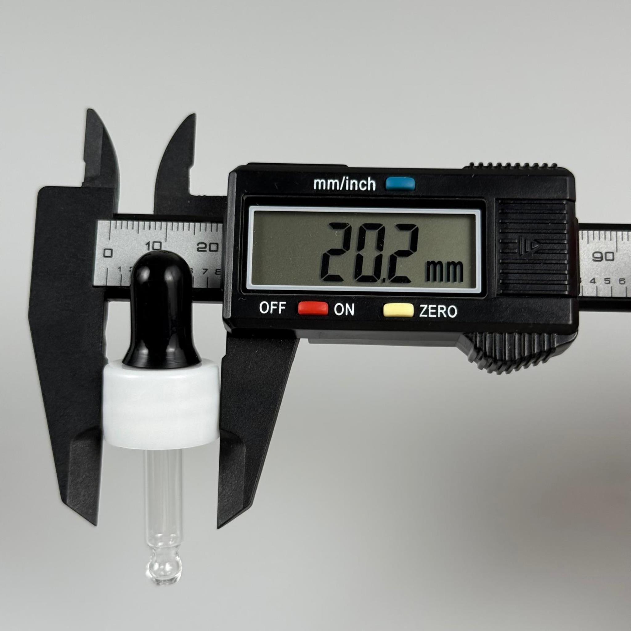 18 MM CAM DAMLALIKLI TAKIM - SİYAH EMZİK +  DELİKLİ PLASTİK DÜZ BEYAZ KAPAK + 42 MM CAM PİPET