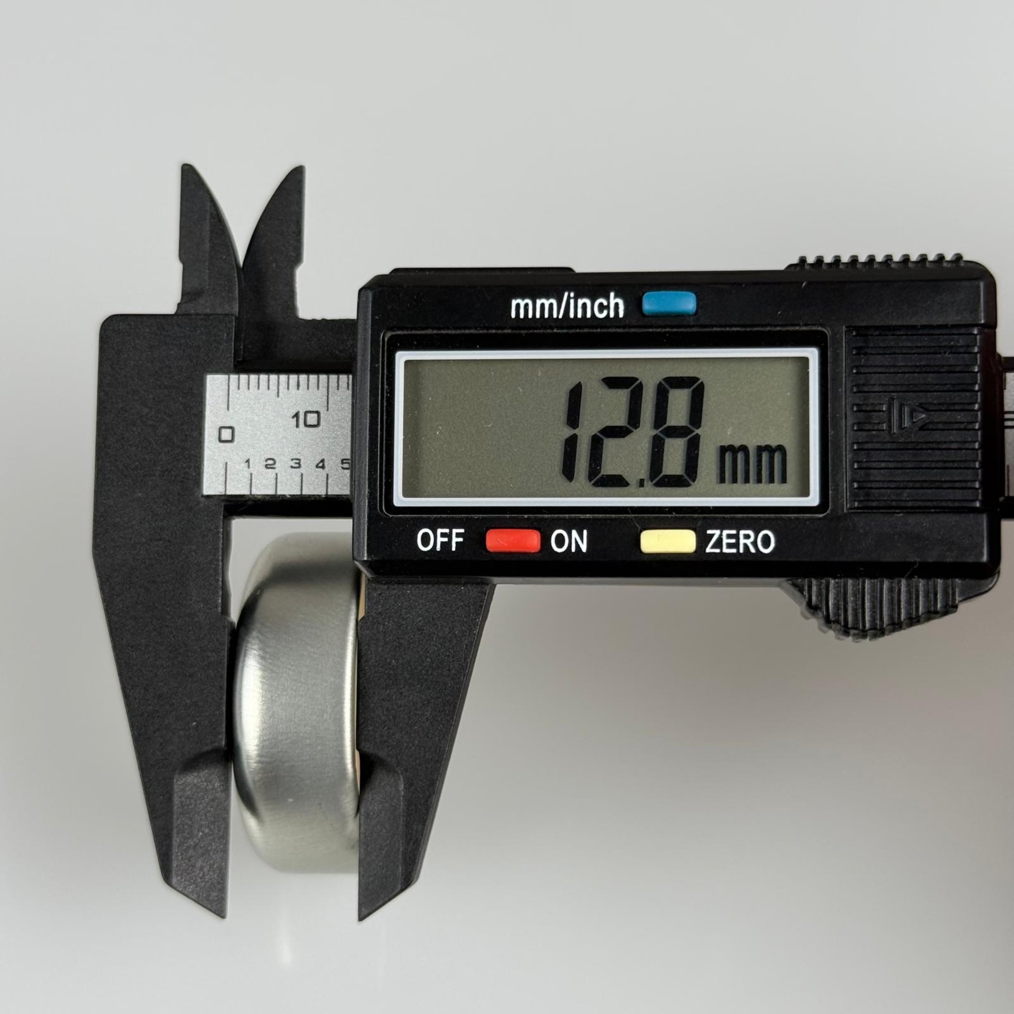 33 MM TWİST-OFF DERİN GÜMÜŞ METAL KAPAK (33MTO469 DÜZ)