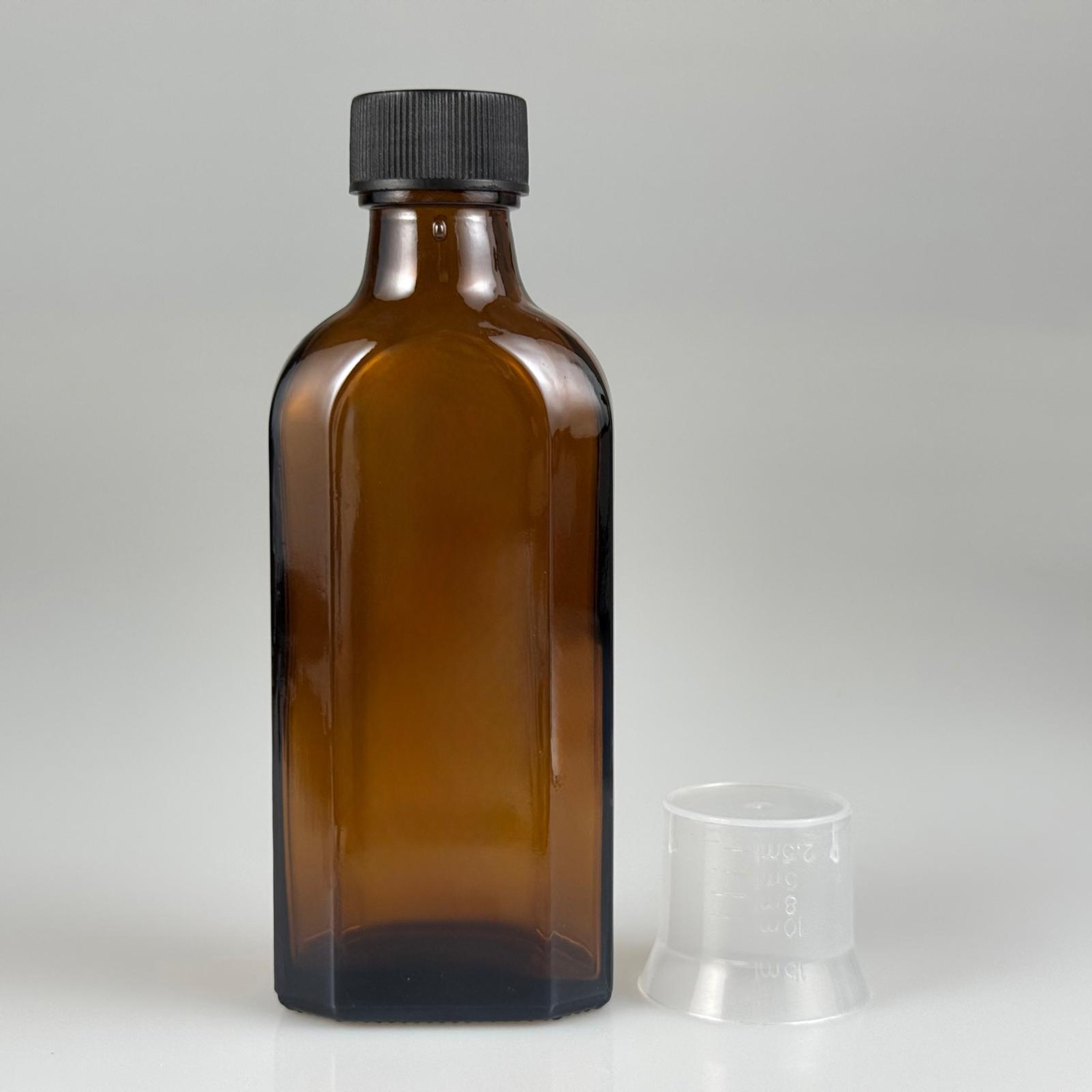 100 CC AMBER YASSI CAM ŞİŞE + SİYAH PLASTİK KAPAK + 15 ML ÖLÇEK TAKIM - 100 ML KAHVERENGİ YASSI MODEL CAM ŞİŞE