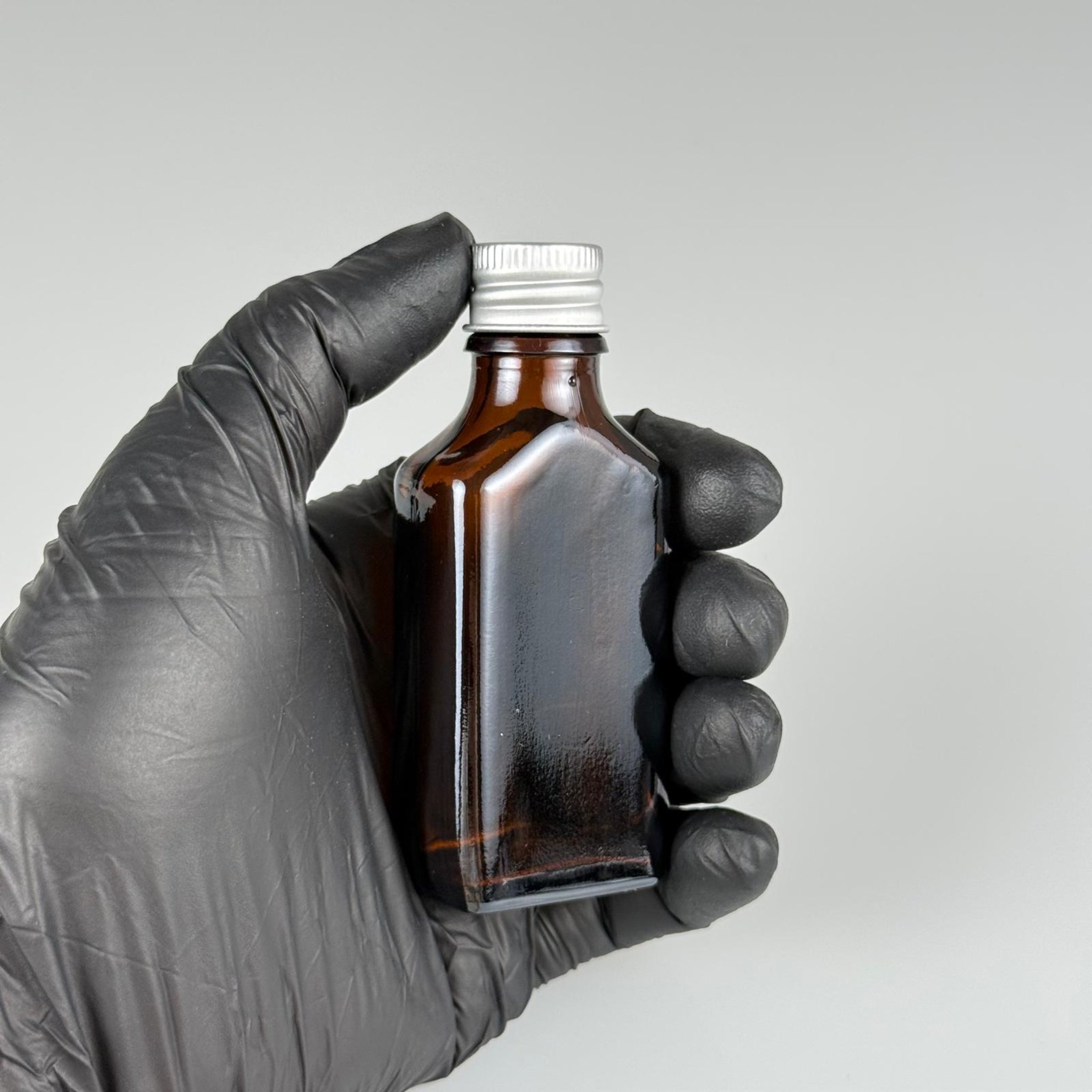 30 CC AMBER YASSI CAM ŞİŞE + GÜMÜŞ ALÜMİNYUM METAL KAPAKLI TAKIM - 30 ML KAHVERENGİ CAM ŞİŞE