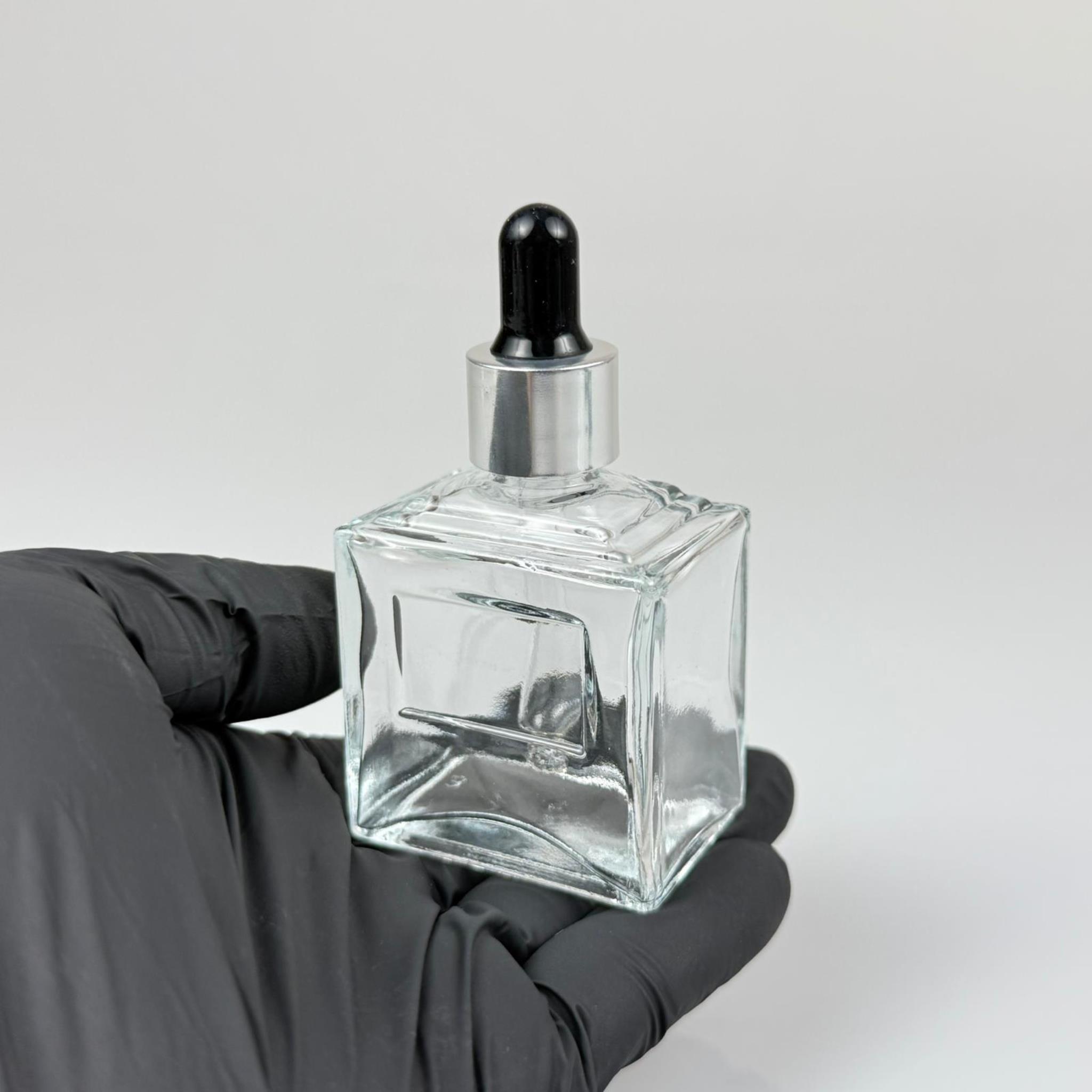 50 CC KÖŞELİ PRİZMA PRESTİJLİ CAM DAMLALIKLI ŞİŞE - SİYAH EMZİK - GÜMÜŞ METALİK KAPAK - 50 ML CAM DAMLALIKLI ŞİŞE - DAMLALIKLI BOŞ ŞİŞE