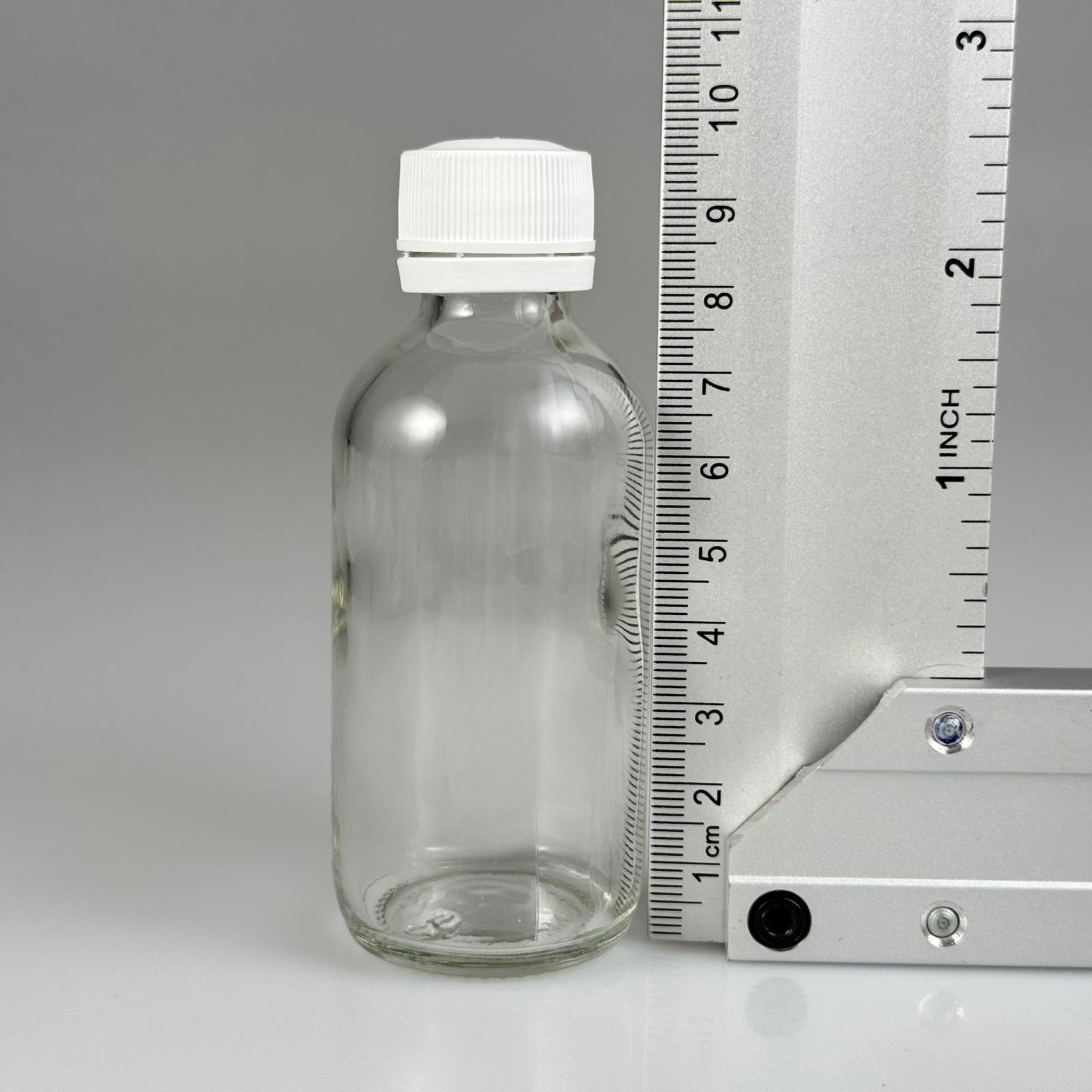 60 CC ŞEFFAF CAM ŞİŞE - BEYAZ KAPAKLI (KİLİT KOPMAZ, İŞLEVİ YOK ANCAK SIZDIRMAZ KAPAK) - 60 ML CAM ŞİŞE