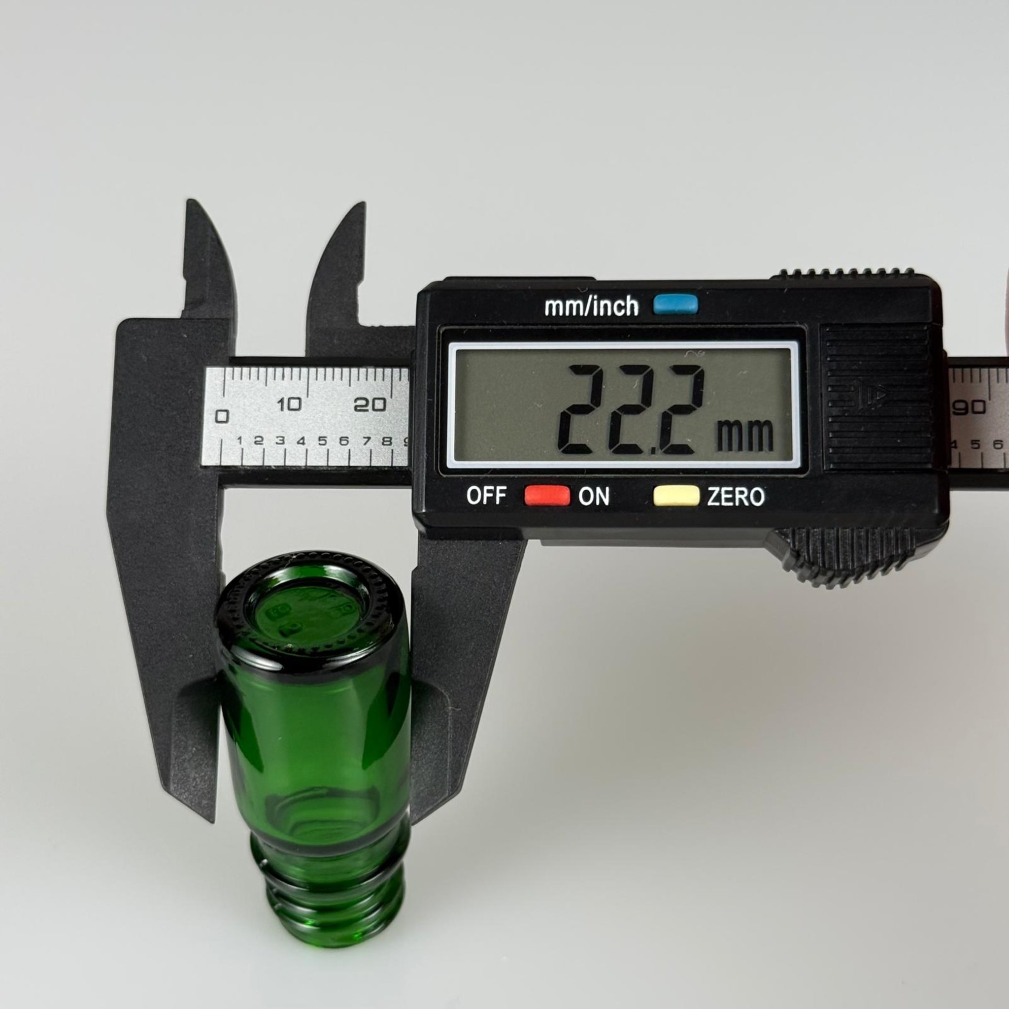 5 CC YEŞİL CAM ŞİŞE + KÖPÜK CONTALI GÜMÜŞ ALÜMİNYUM METAL KAPAKLI TAKIM - 5 ML YEŞİL CAM ŞİŞE
