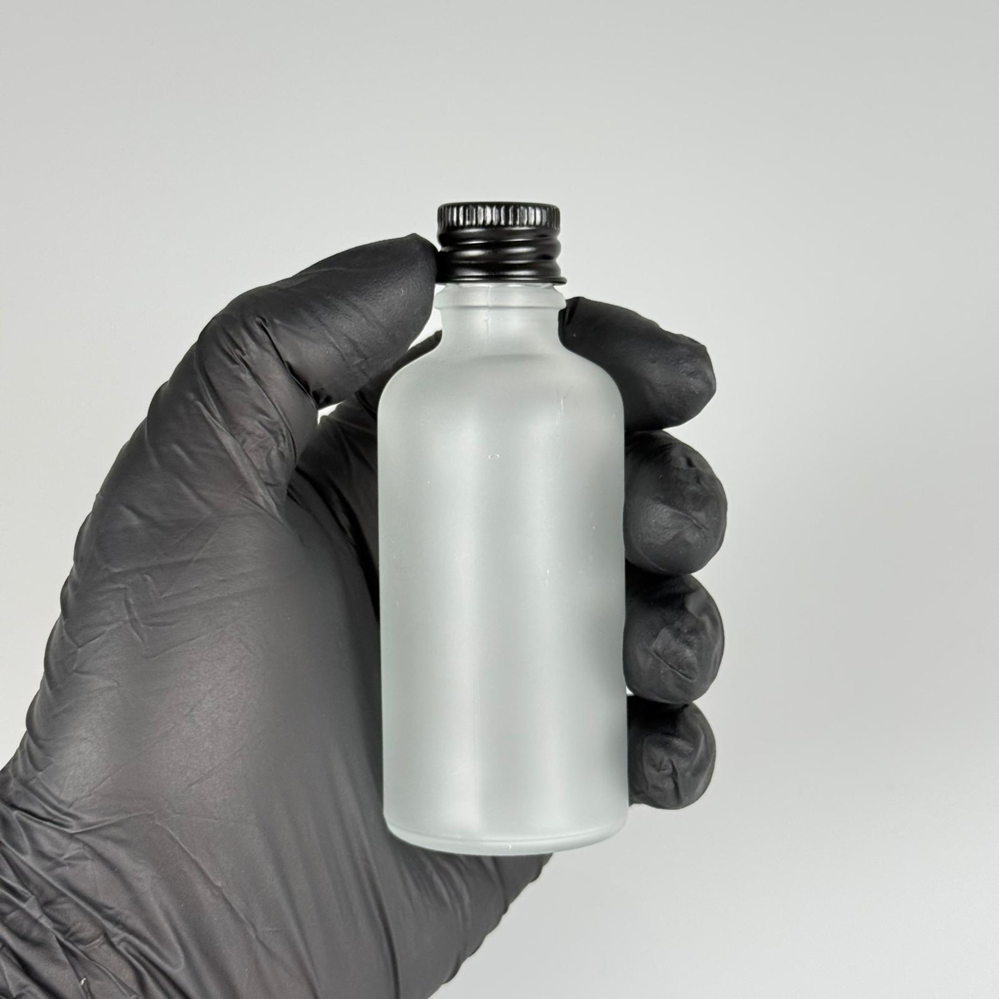 50 CC BUZLU CAM ŞİŞE + KÖPÜK CONTALI SİYAH ALÜMİNYUM METAL KAPAKLI + KÖR TIPALI TAKIM - 50 ML BUZLU CAM ŞİŞE