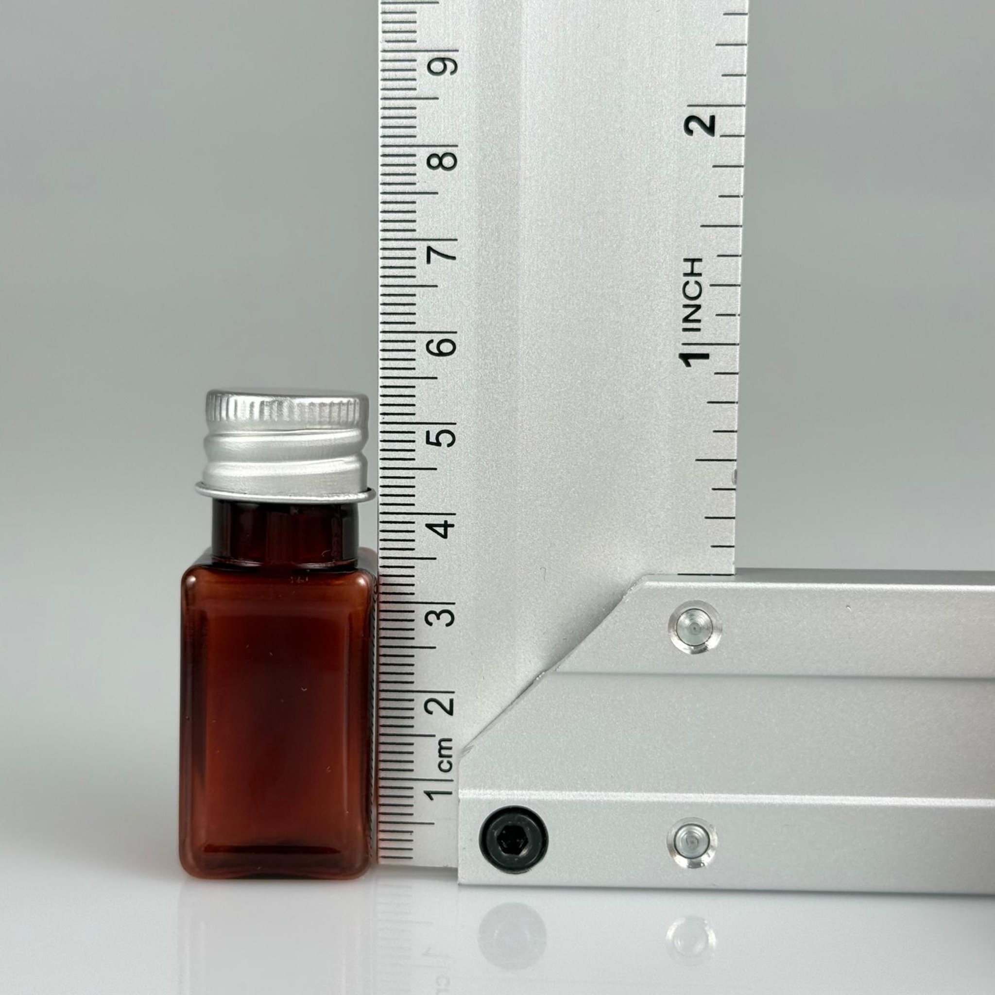 10 CC AMBER KARE PET SHOT ŞİŞE - KÖPÜK CONTALI GÜMÜŞ ALÜMİNYUM METAL KAPAKLI TAKIM - 10 ML KAHVERENGİ PLASTİK ŞİŞE