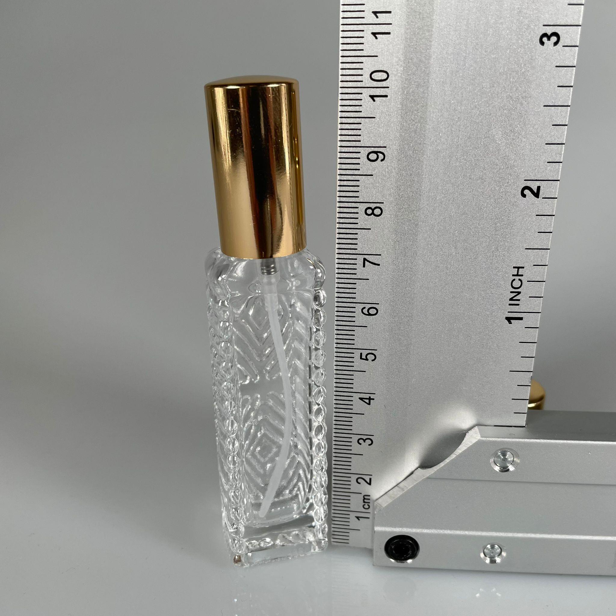 10 CC KARE KÖŞELİ DESENLİ TESTER PARFÜM ŞİŞESİ - CAM KALEM PARFÜM ŞİŞESİ GOLD METAL SPREYLİ KAPAKLI TAKIM - 10 ML CAM TÜP PARFÜM ŞİŞESİ - VİDALI SPREY VALF TEKRAR DOLDURULABİLİR - HEDİYELİK CAM KOLONYA ŞİŞESİ - DÜĞÜN, NİŞAN, SÖZ, KINA, CENAZE, PROMOSYON İÇİN HEDİYELİK KOLONYA ŞİŞELERİ