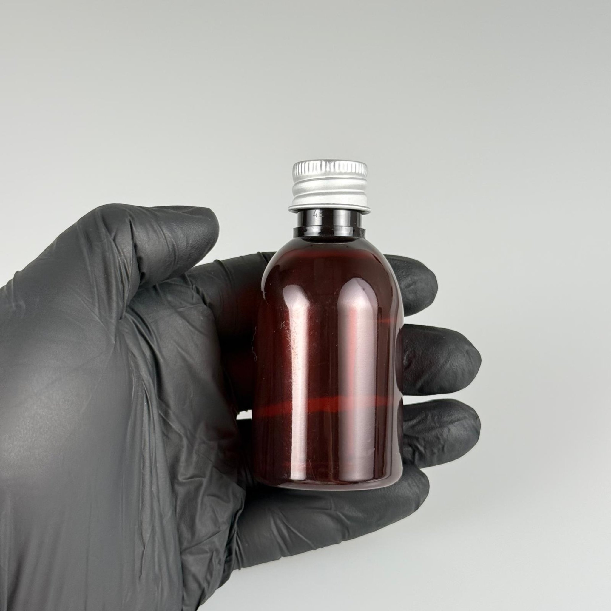 50  CC AMBER PET ŞİŞE + KÖPÜK CONTALI GÜMÜŞ ALÜMİNYUM METAL KAPAKLI TAKIM - 50 ML KAHVERENGİ PLASTİK ŞİŞE
