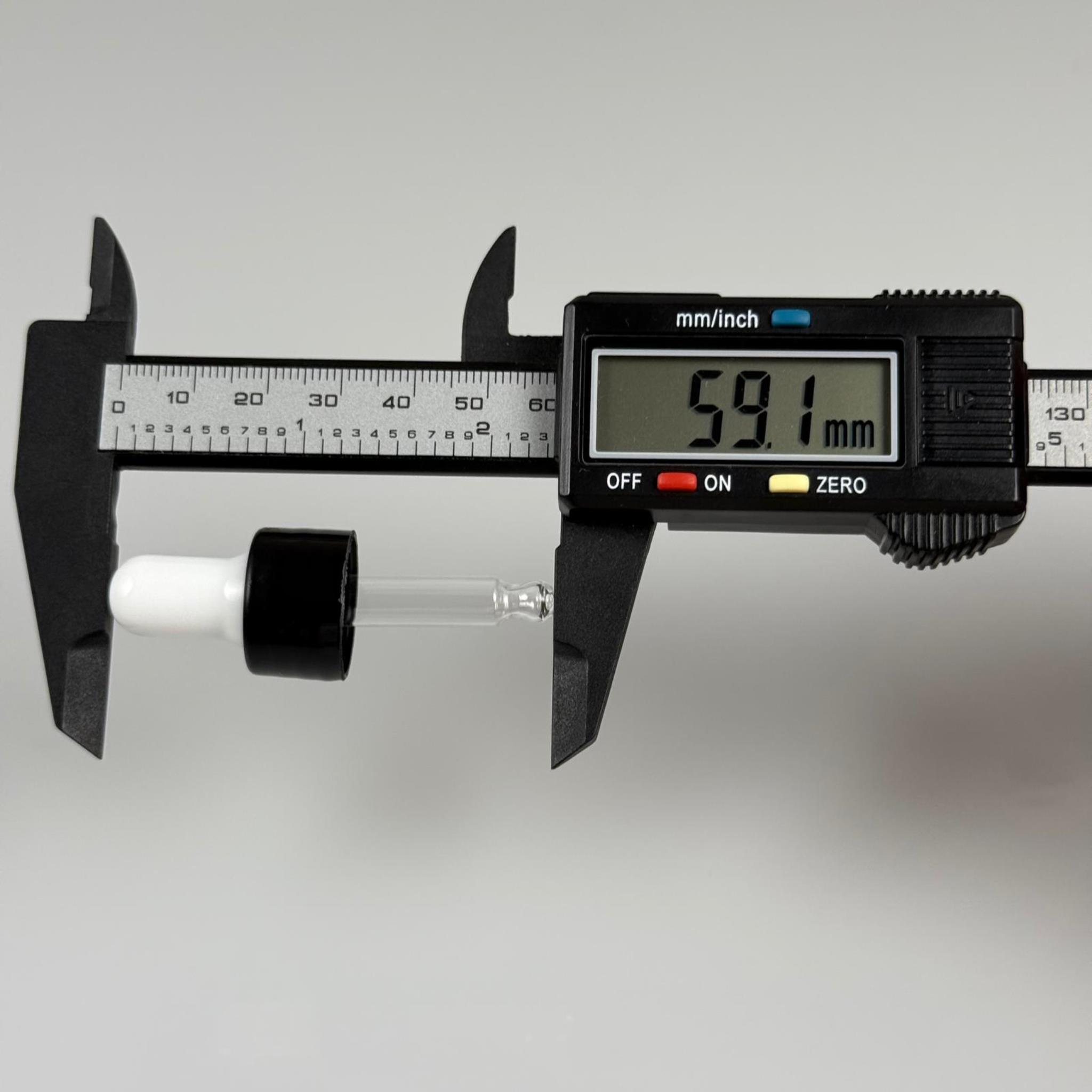 18 MM CAM DAMLALIKLI TAKIM - BEYAZ EMZİK + DELİKLİ PLASTİK DÜZ SİYAH KAPAK + 42 MM CAM PİPET
