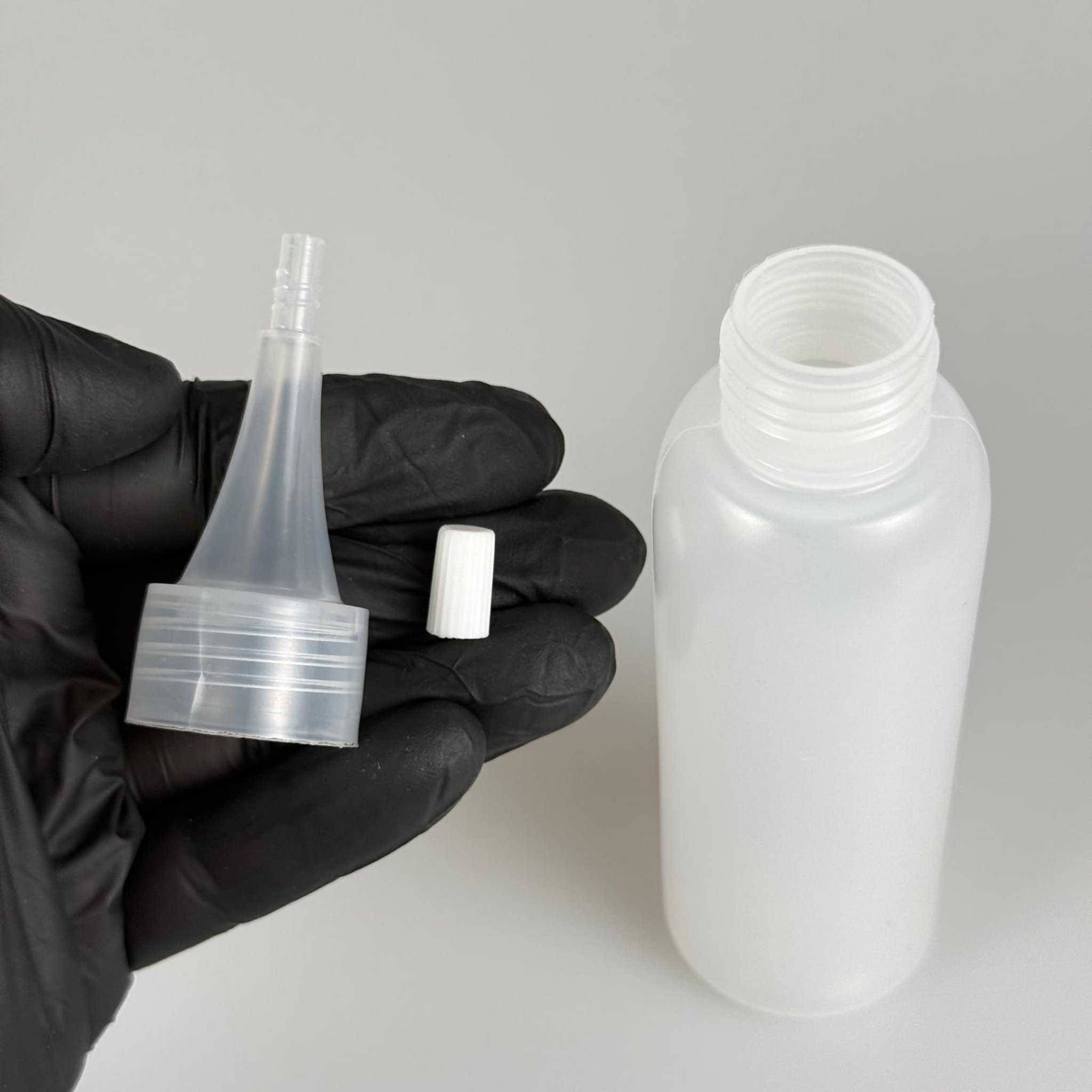 100 ML SIKILABİLİR YUMUŞAK PE POLİETİLEN PLASTİK ŞİŞE - ŞEFFAF AKITICI SİVRİ KARTUŞ KAPAKLI - 100 cc sos, yağ, kartuş, mürekkep vb için boş şişeler