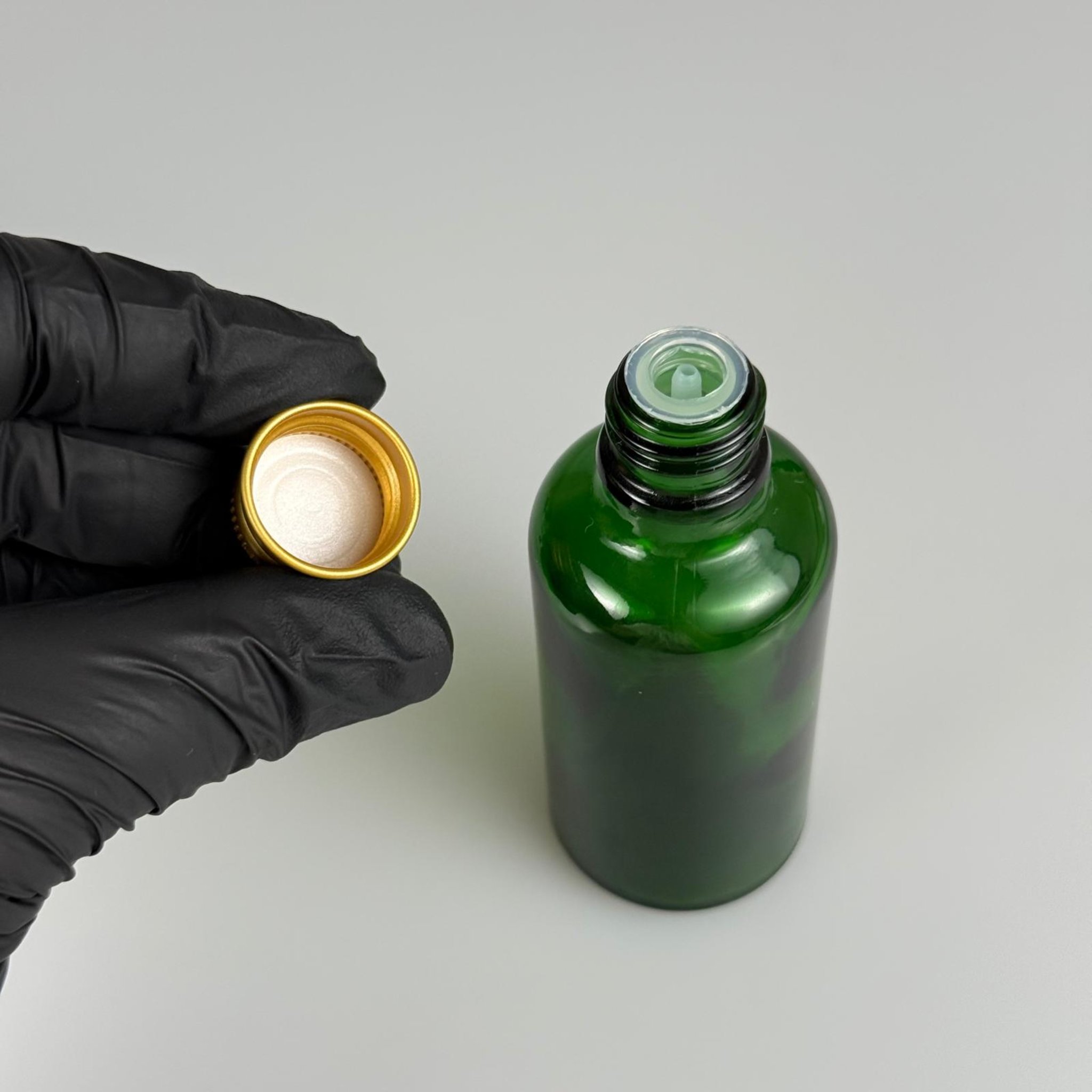 50 CC YEŞİL CAM ŞİŞE + KÖPÜK CONTALI GOLD ALÜMİNYUM METAL KAPAKLI + DAMLALIKLI  KOLONYA TIPALI TAKIM - 50 ML YEŞİL CAM ŞİŞE