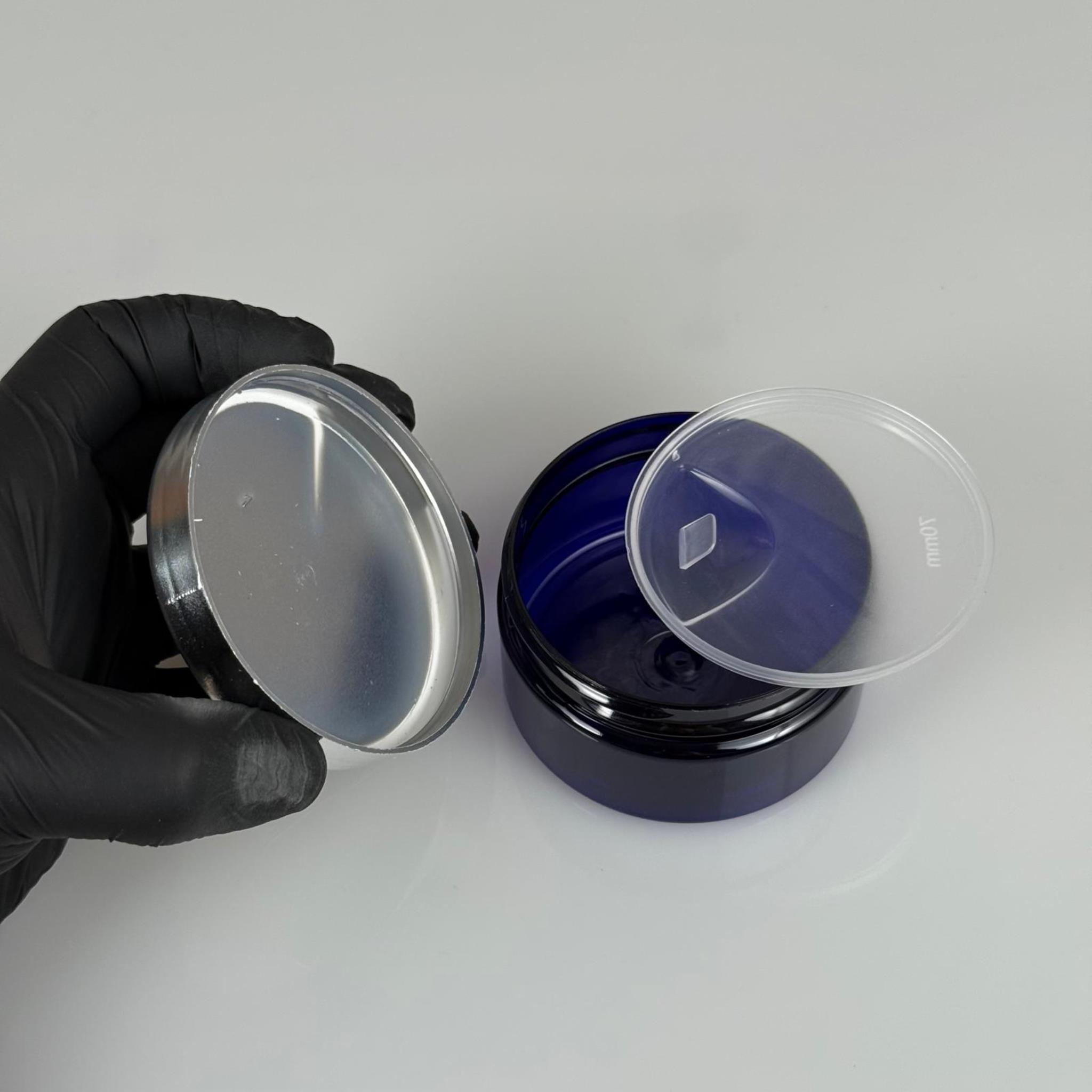 100 ML SERT PET KAVANOZ + GÜMÜŞ KAPLAMALI PLASTİK KAPAK + İÇ TIPA - 100 CC KALIN MAVİ PLASTİK KAVANOZ GÜMÜŞ KAPLAMALI PLASTİK KAPAKLI İÇ TIPALI TAKIM - KREM KAVANOZLARI