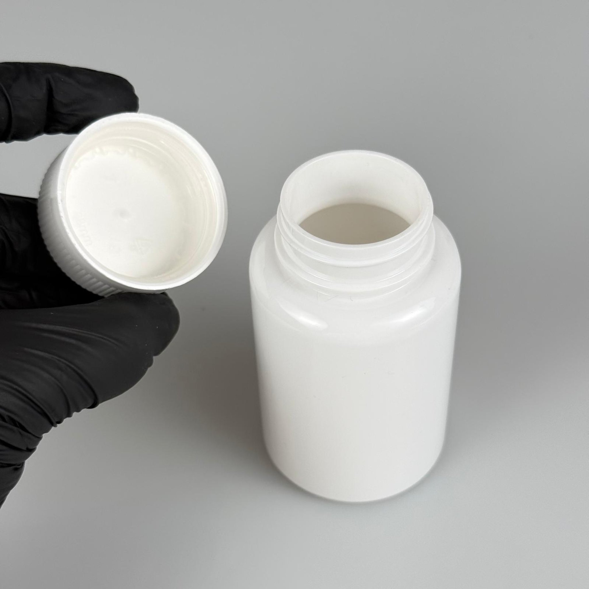 150 ML ÇOCUK KİLİT KAPAKLI TABLET ŞİŞESİ  - 150 CC BEYAZ PET KAVANOZ + 38 MM BEYAZ ÇOCUK KİLİTLİ KAPAK TAKIM -  KAPSÜL KUTUSU - İLAÇ ŞİŞESİ - MEDİKAL HAP ŞİŞESİ - FARMASÖTİK KAVANOZ