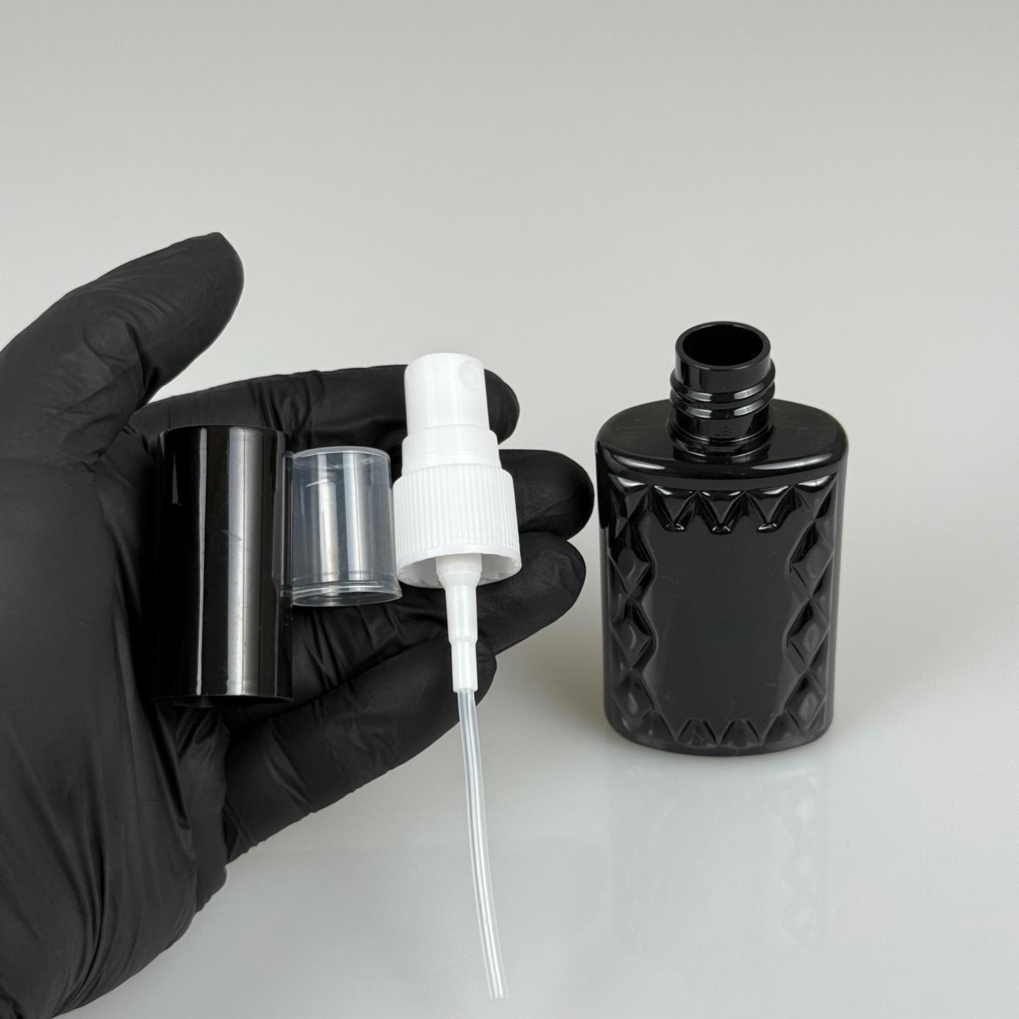 50 CC SİYAH PET KÖŞELİ PARFÜM ŞİŞESİ - BEYAZ SPREYLİ - SİYAH KORUMA KAPAKLI - 50 ML PLASTİK PARFÜM - KOLONYA ŞİŞESİ
