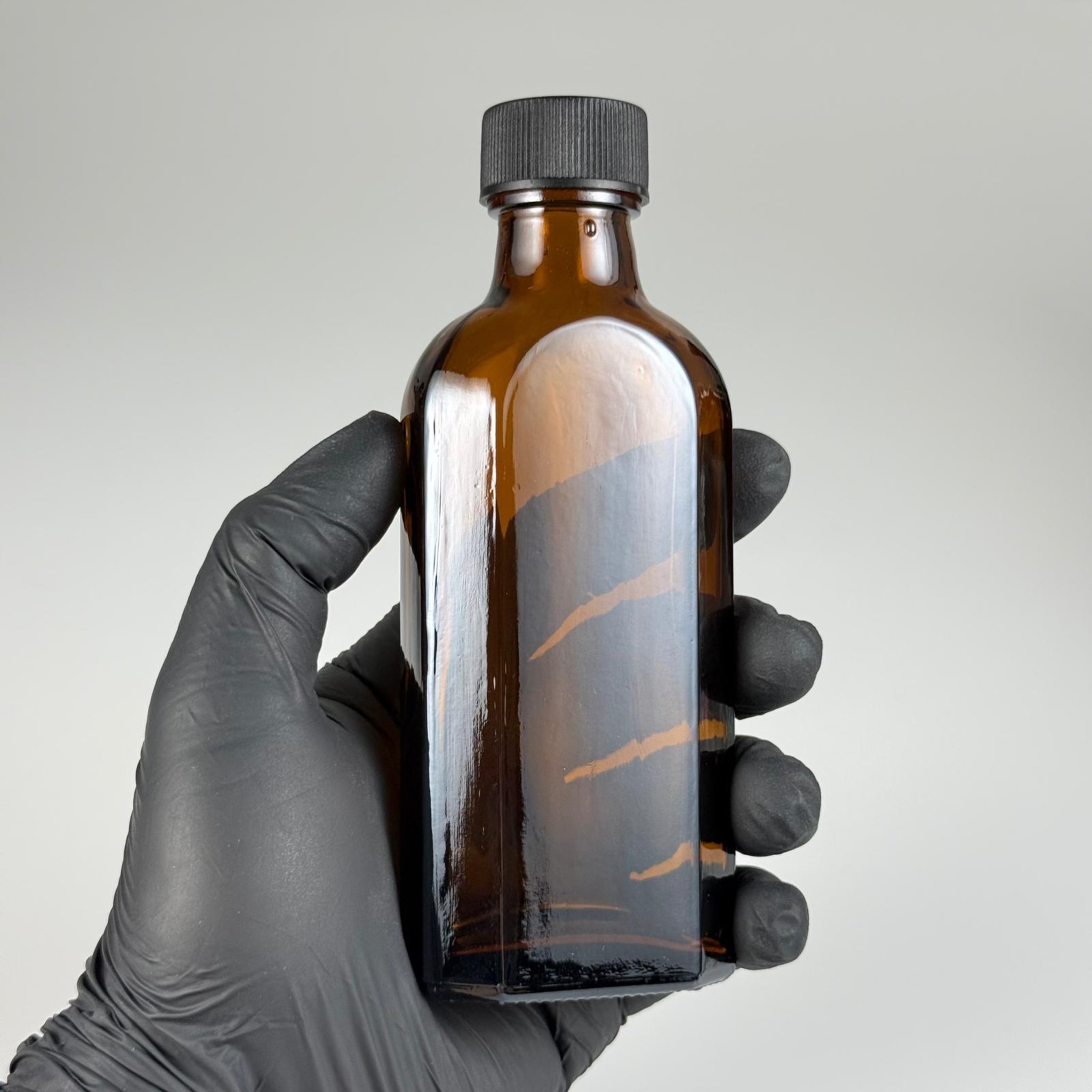 100 CC AMBER YASSI CAM ŞİŞE + SİYAH PLASTİK KAPAK + 15 ML ÖLÇEK TAKIM - 100 ML KAHVERENGİ YASSI MODEL CAM ŞİŞE