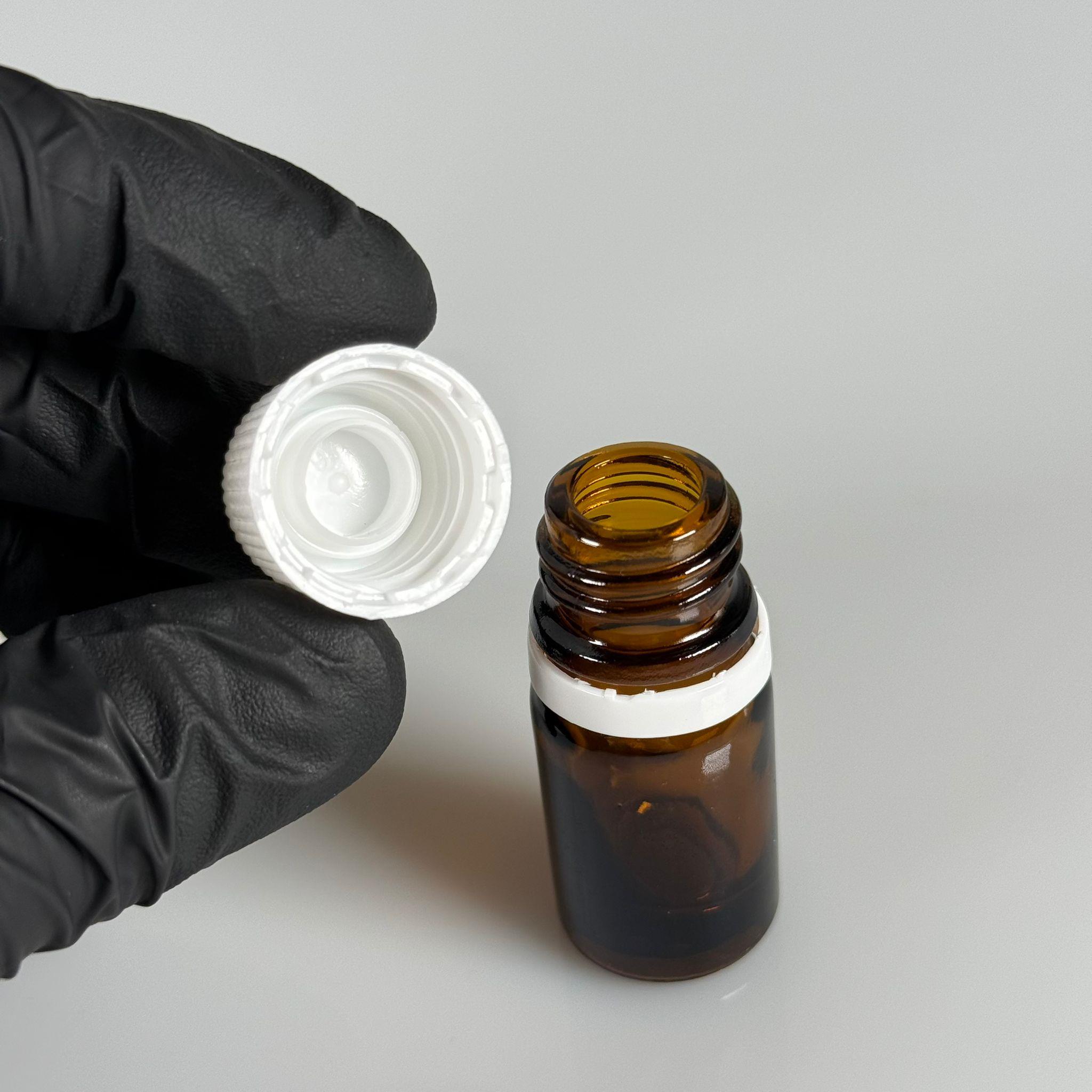 5 CC CAM AMBER KAHVERENGİ KİLİTLİ, KENDİNDEN CONTALI BEYAZ KAPAKLI - 5 ML DAR AĞIZLI İLAÇ ŞİŞESİ