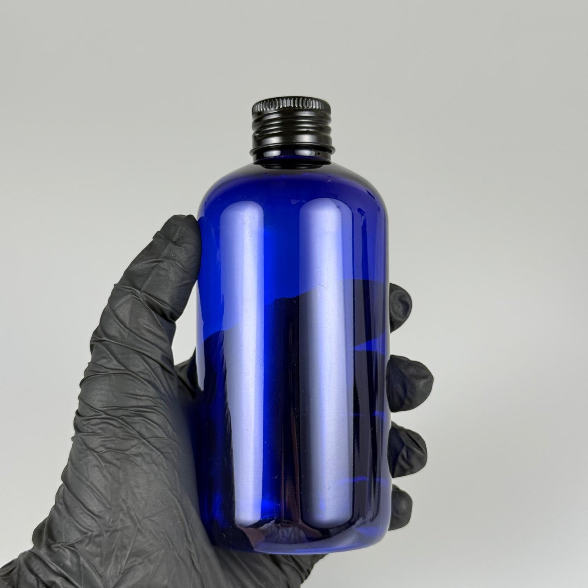 250 CC MAVİ PLASTİK ŞİŞE ZEYNEP MODEL ( 24 AĞIZ ) + KÖPÜK CONTALI SİYAH METAL ALÜMİNYUM KAPAKLI + KOLONYA TIPALI TAKIM - 250 ML KAPAKLI MAVİ TOMBUL PET ŞİŞELER