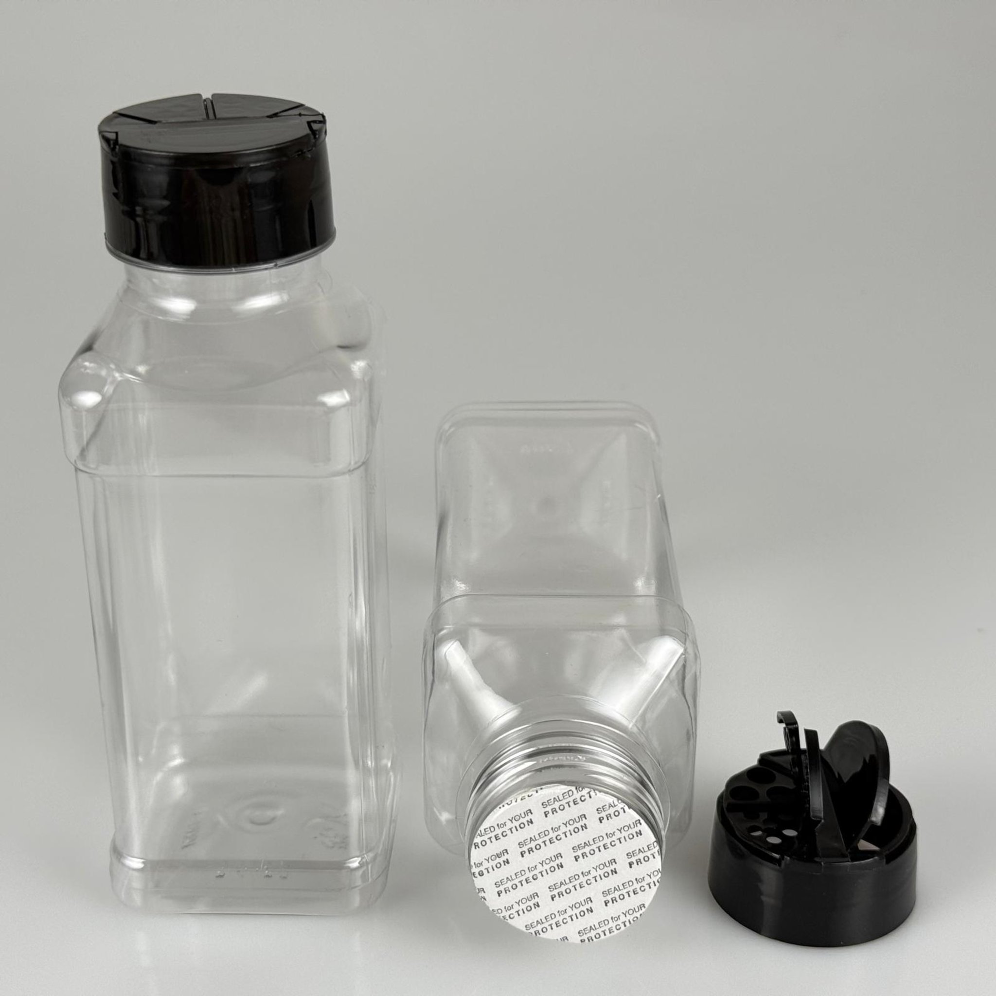 PLASTİK KARE BAHARATLIK KAVANOZ - 330 ML PET BAHARAT, TOZ, PUDRA VB İÇİN PET ŞİŞE + SİYAH AÇILIR KAPANIR DELİKLİ KAPAKLI + KENDİNDEN YAPIŞKANLI KÖPÜK CONTALI TAKIM - 330 CC