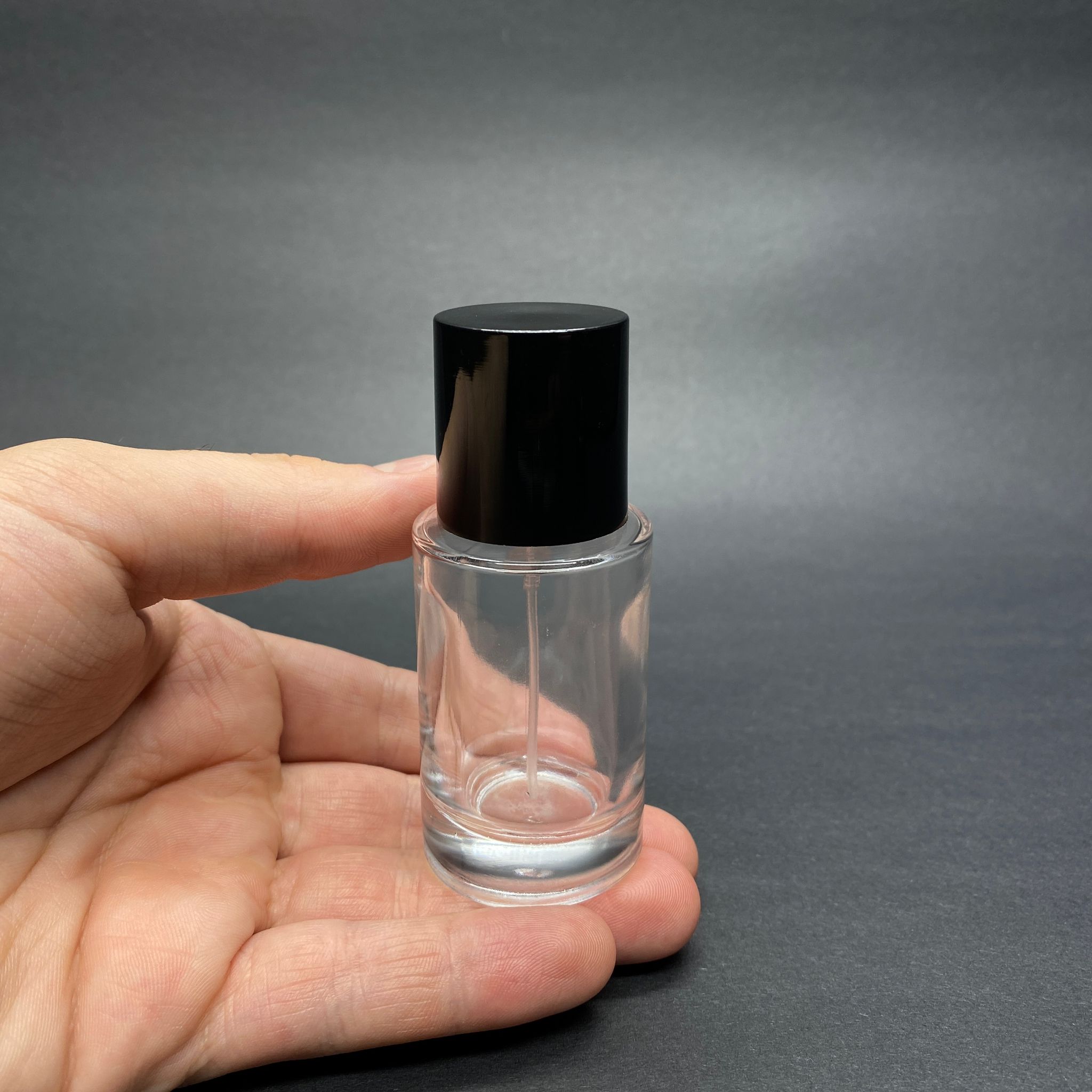 30 ML SİLİNDİR MODEL SAVAGE PARFÜM ŞİŞESİ - GÜMÜŞ METAL SPREYLİ + SİYAH KAPAKLI (AĞIZ 15 MM GEÇME KOLAY KAPAMA)