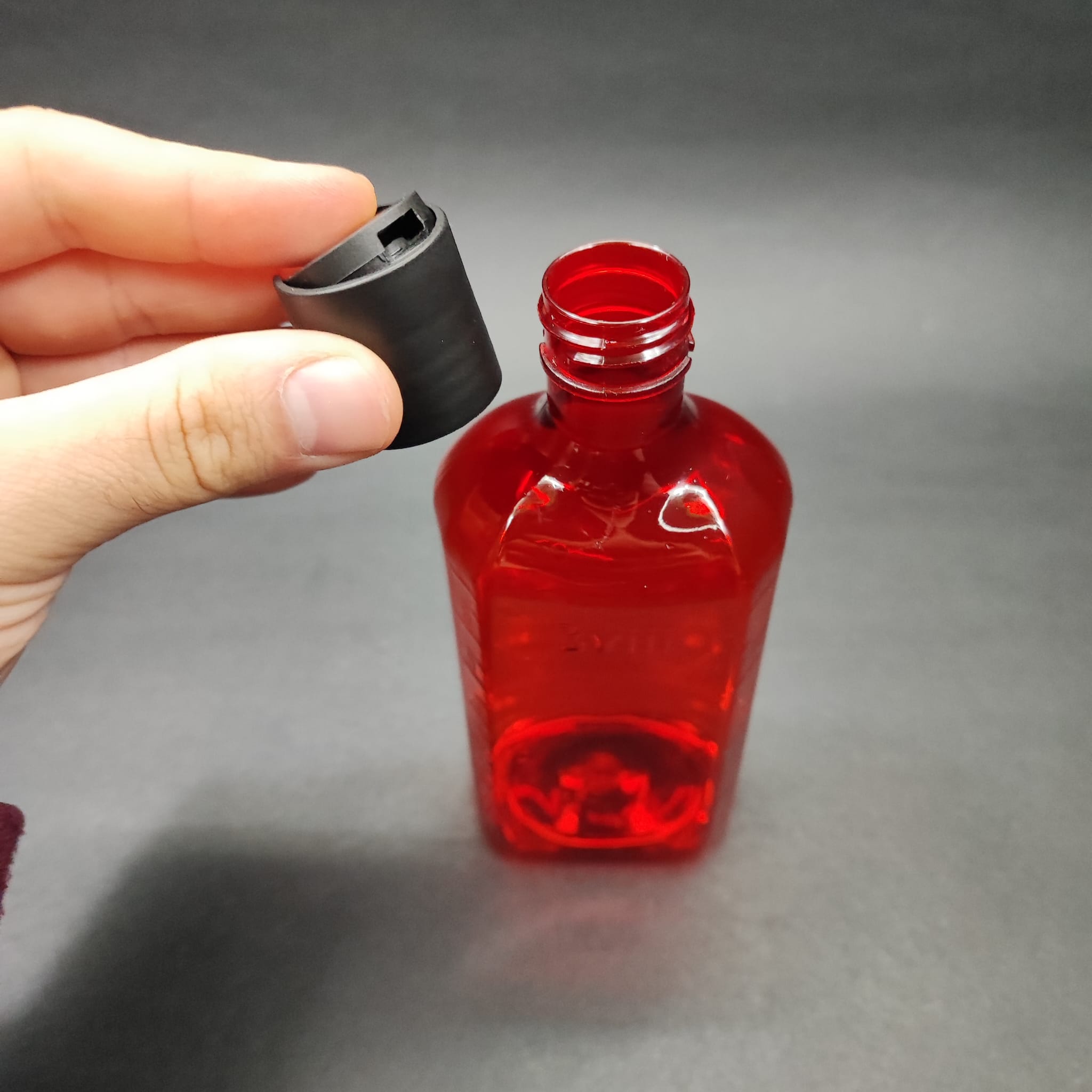 200 CC ÖLÇEKLİ PET ŞİŞE - SİYAH DİSKTOP ŞAMPUAN KAPAKLI - 200 ML VE OZ ÖLÇÜLÜ KIRMIZI PET ŞİŞE