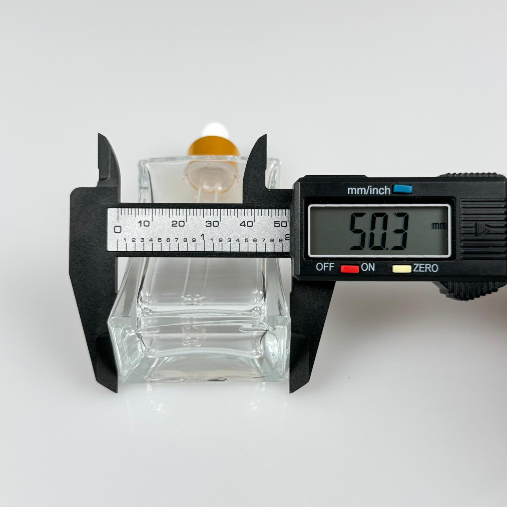50 CC YASSI DİKDÖRTGEN KÖŞELİ CAM DAMLALIKLI ŞİŞE - BEYAZ EMZİK - GOLD METALİK KAPAK - 50 ML CAM DAMLALIKLI ŞİŞE - DAMLALIKLI BOŞ ŞİŞE