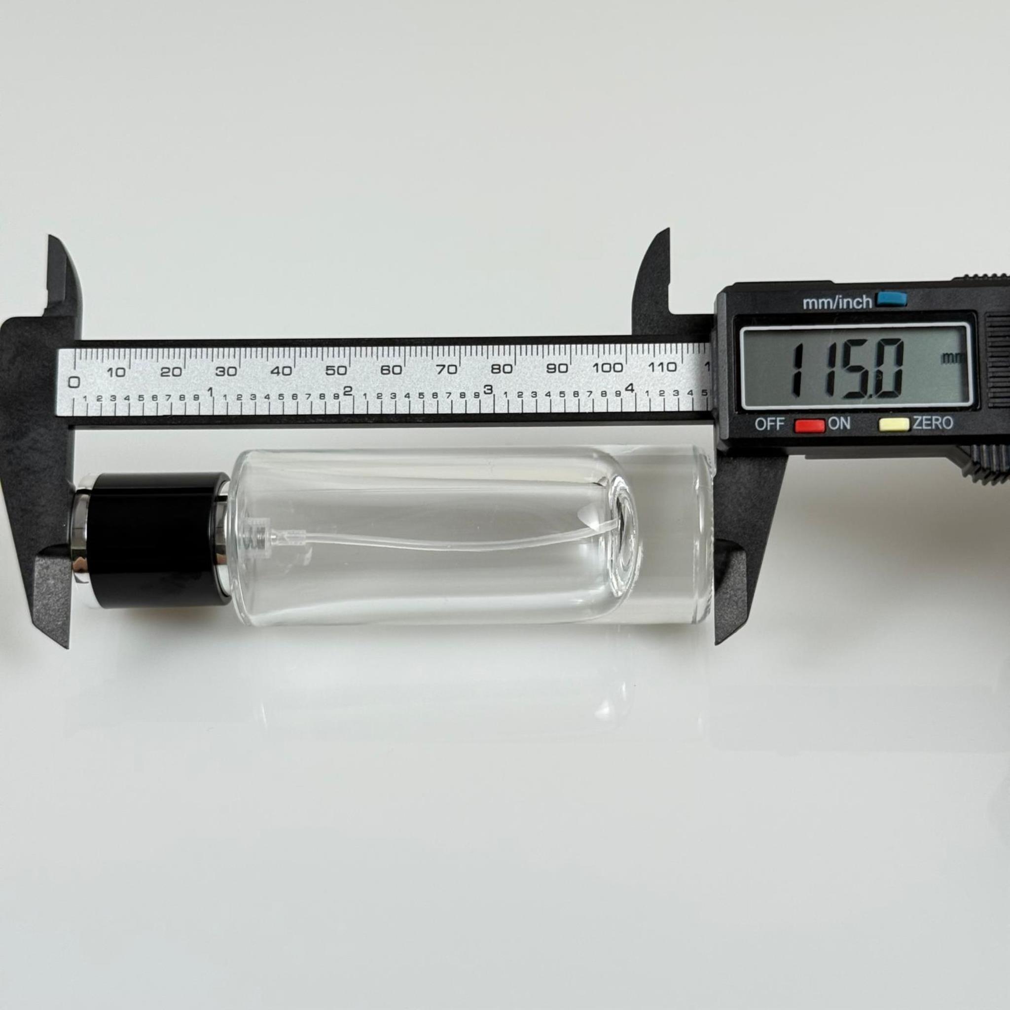 30 ML SİLİNDİR UZUN MODEL PARFÜM ŞİŞESİ - SİYAH METAL SPREYLİ + GÜMÜŞ SİYAH KAPAKLI (AĞIZ 15 MM GEÇME KOLAY KAPAMA)