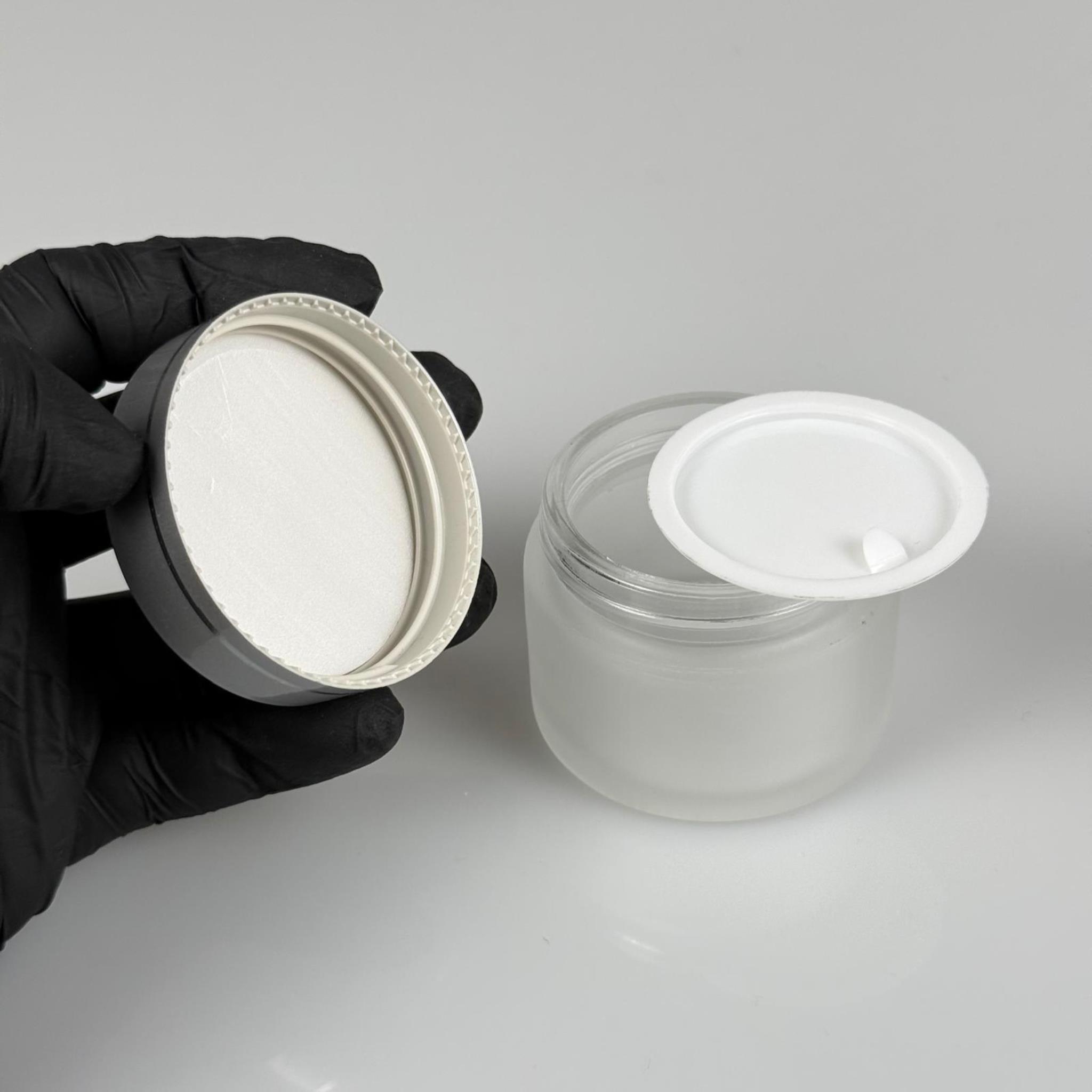 50 CC BUZLU CAM KREM KAVANOZU + YALDIZLI GÜMÜŞ KAPAK + İÇ TIPA - 50 ML Kozmetik ve Bakım Ürünleri İçin Cam Kavanozları