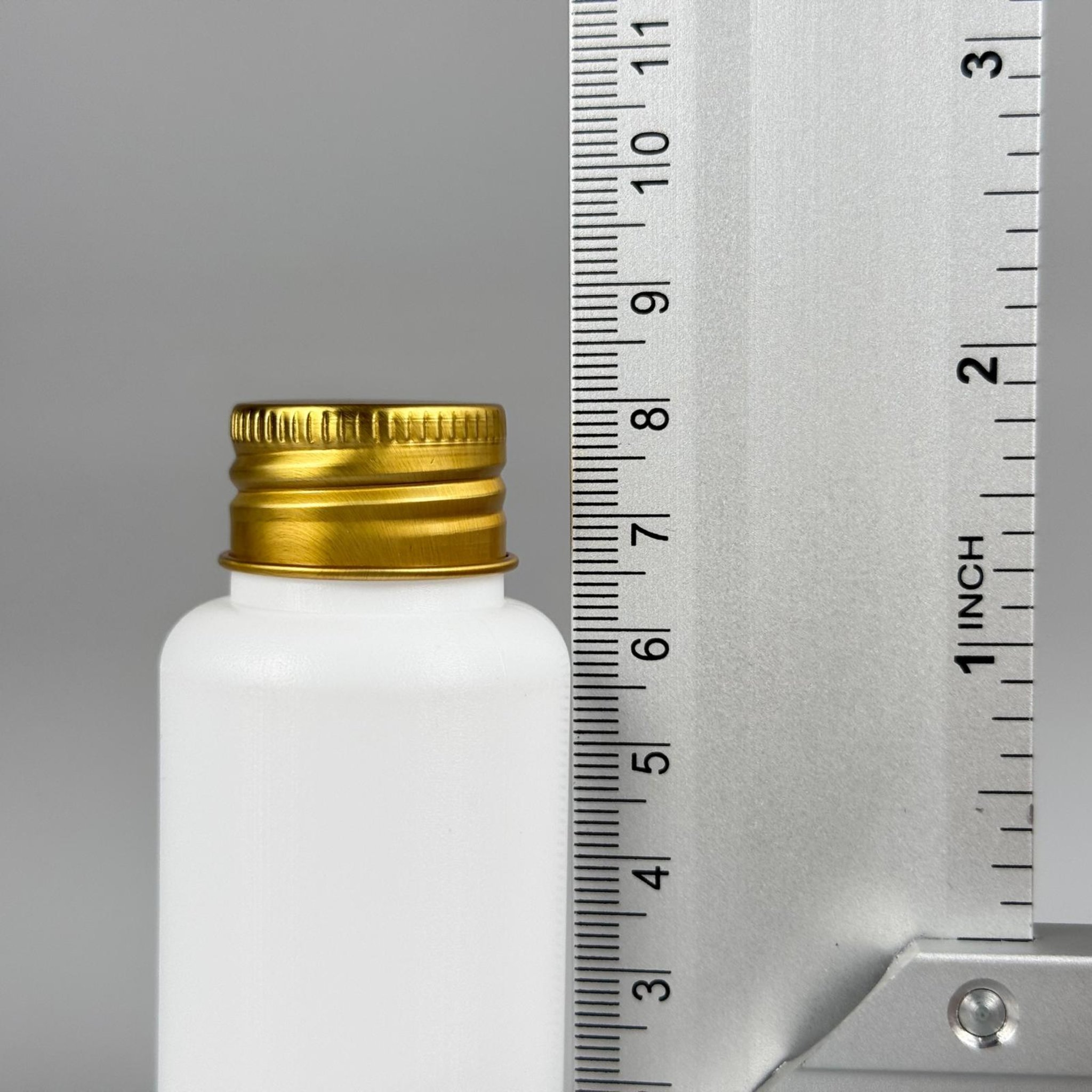 50 CC BEYAZ POLİETİLEN PLASTİK ASETON ŞİŞESİ ( 24 AĞIZ ) + KÖPÜK CONTALI GOLD METAL ALÜMİNYUM KAPAK TAKIM - 50 ML BEYAZ PLASTİK ASETON ŞİŞELERİ