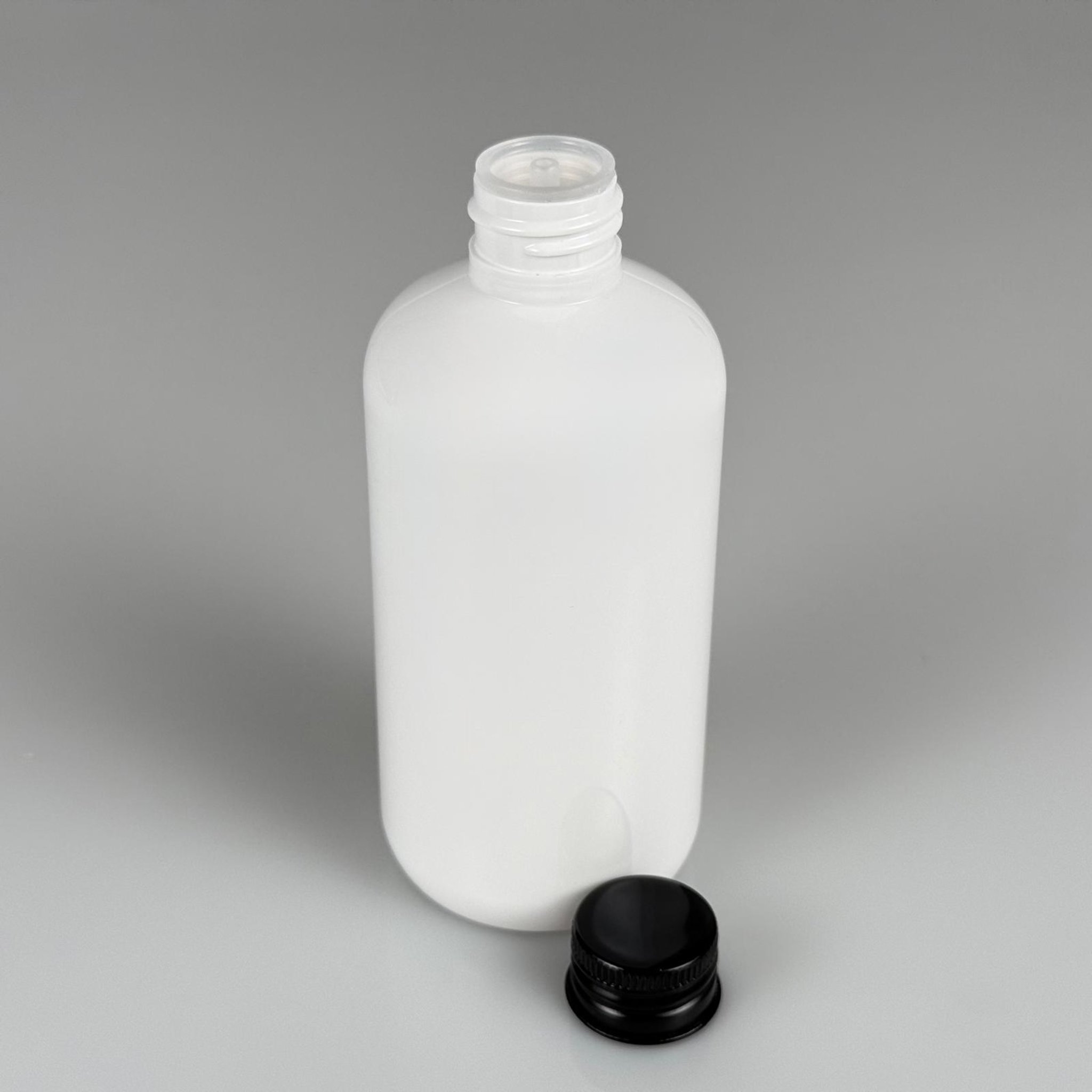 250 CC BEYAZ PLASTİK ŞİŞE ZEYNEP MODEL ( 24 AĞIZ ) + KÖPÜK CONTALI SİYAH METAL ALÜMİNYUM KAPAKLI + KOLONYA TIPALI TAKIM - 250 ML KAPAKLI BEYAZ TOMBUL PET ŞİŞELER