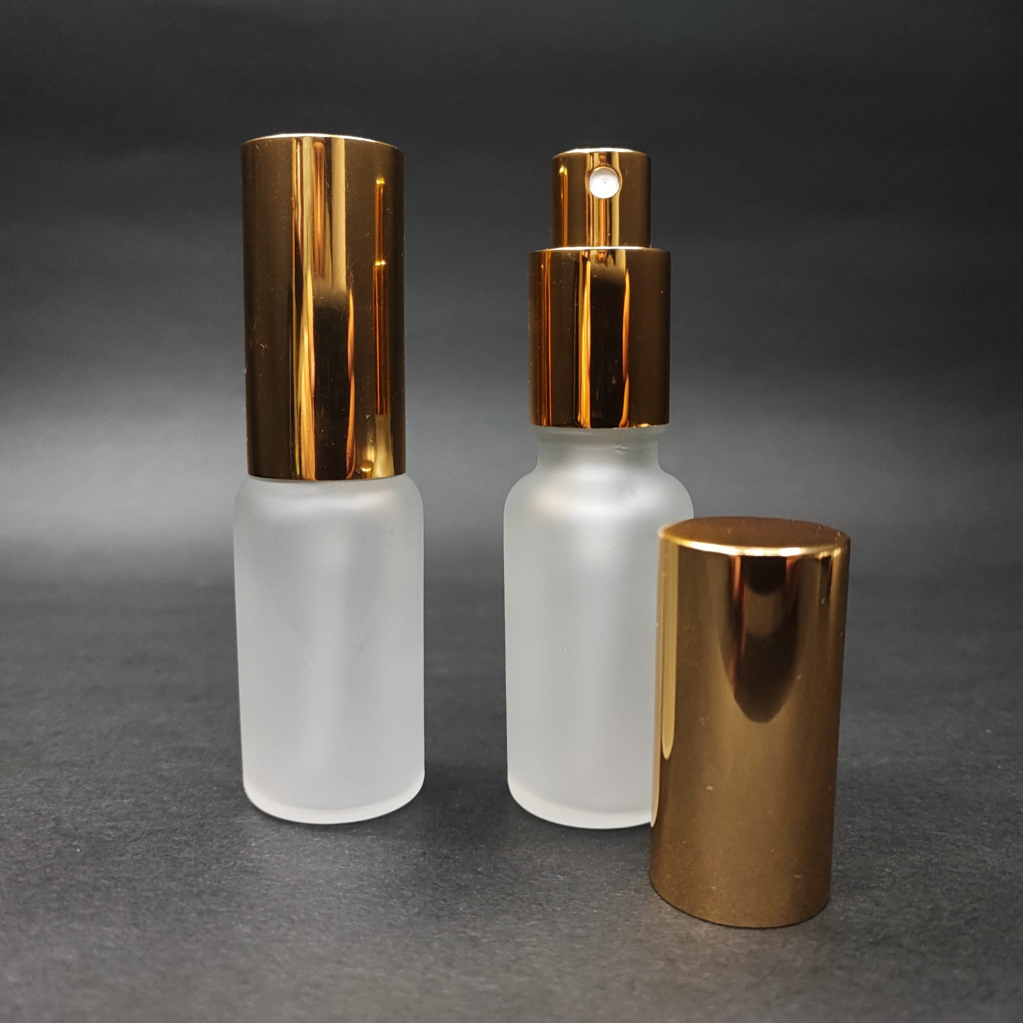 20 ML LÜKS VİDALI VALF ÇEVİRME PARFÜM ŞİŞELERİ - 20 CC BUZLU CAM ŞİŞE - GOLD METAL SPREYLİ KAPAKLI SET