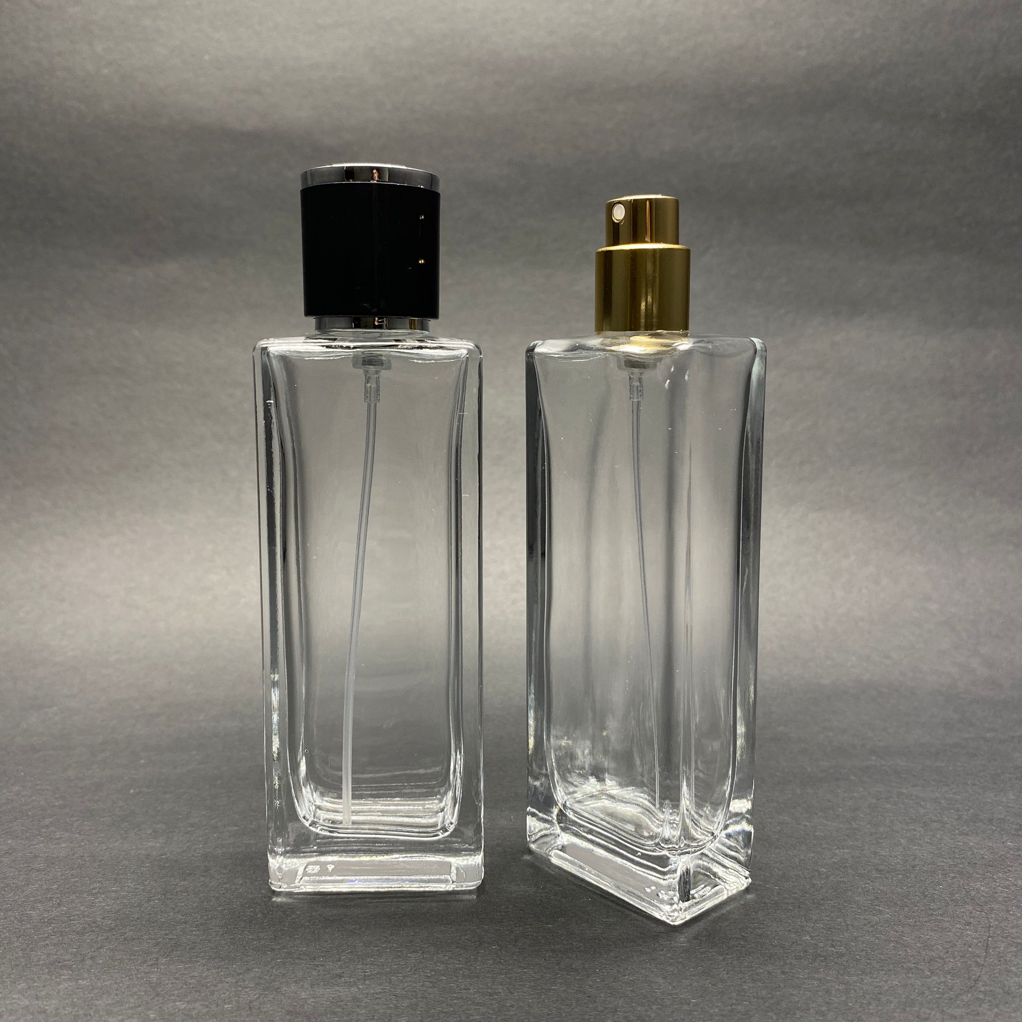 50 ML DİKDÖRTGEN MODEL FORTUNE UZUN PARFÜM ŞİŞESİ - GOLD METAL SPREYLİ + GÜMÜŞ SİYAH KAPAKLI (AĞIZ 15 MM GEÇME KOLAY KAPAMA)