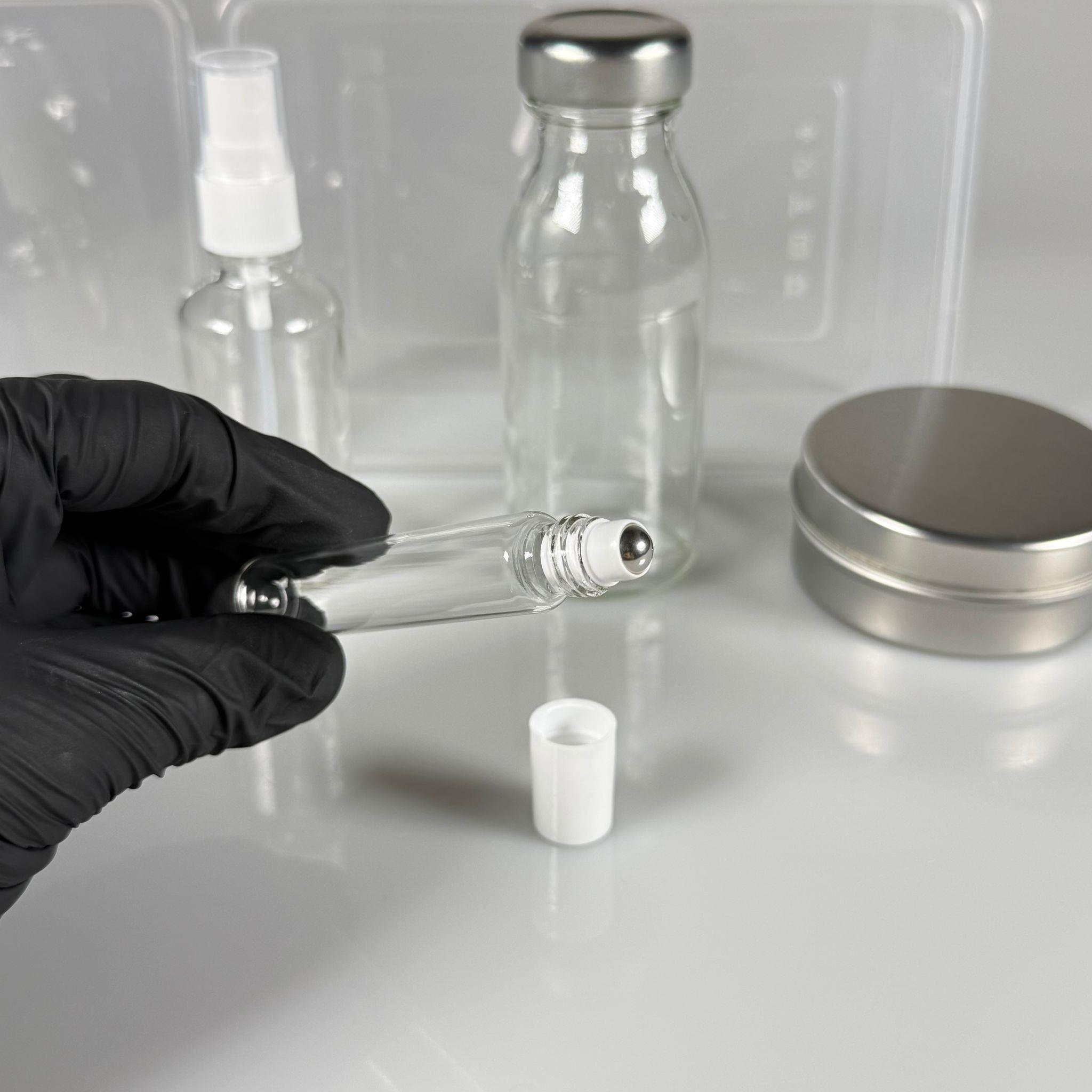 HAC, UMRE İÇİN AMBALAJ SETİ STANDART - 100 ML KAPAKLI METAL HURMA KUTUSU + 100 ML KAPAKLI CAM ZEMZEM ŞİŞESİ + 50 ML SPREYLİ CAM GÜLSUYU ŞİŞESİ + 10 ML ROLL-ON CAM KOKU ŞİŞESİ + PLASTİK SAKLAMA KABI TAKIM