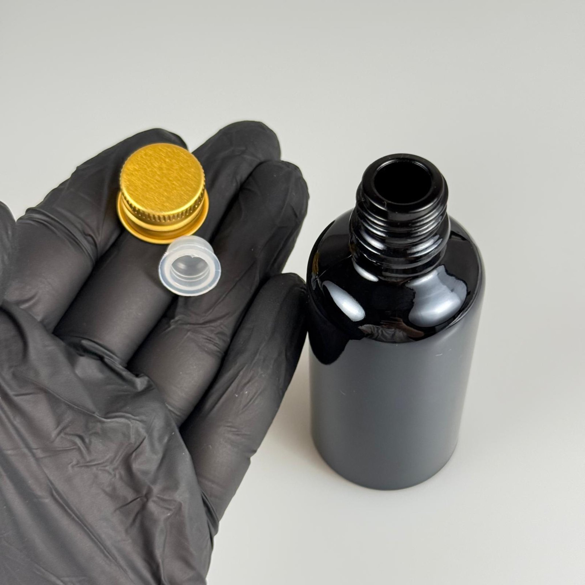 50 CC SİYAH CAM ŞİŞE + KÖPÜK CONTALI GOLD ALÜMİNYUM METAL KAPAKLI + KÖR TIPALI TAKIM - 50 ML SİYAH CAM ŞİŞE