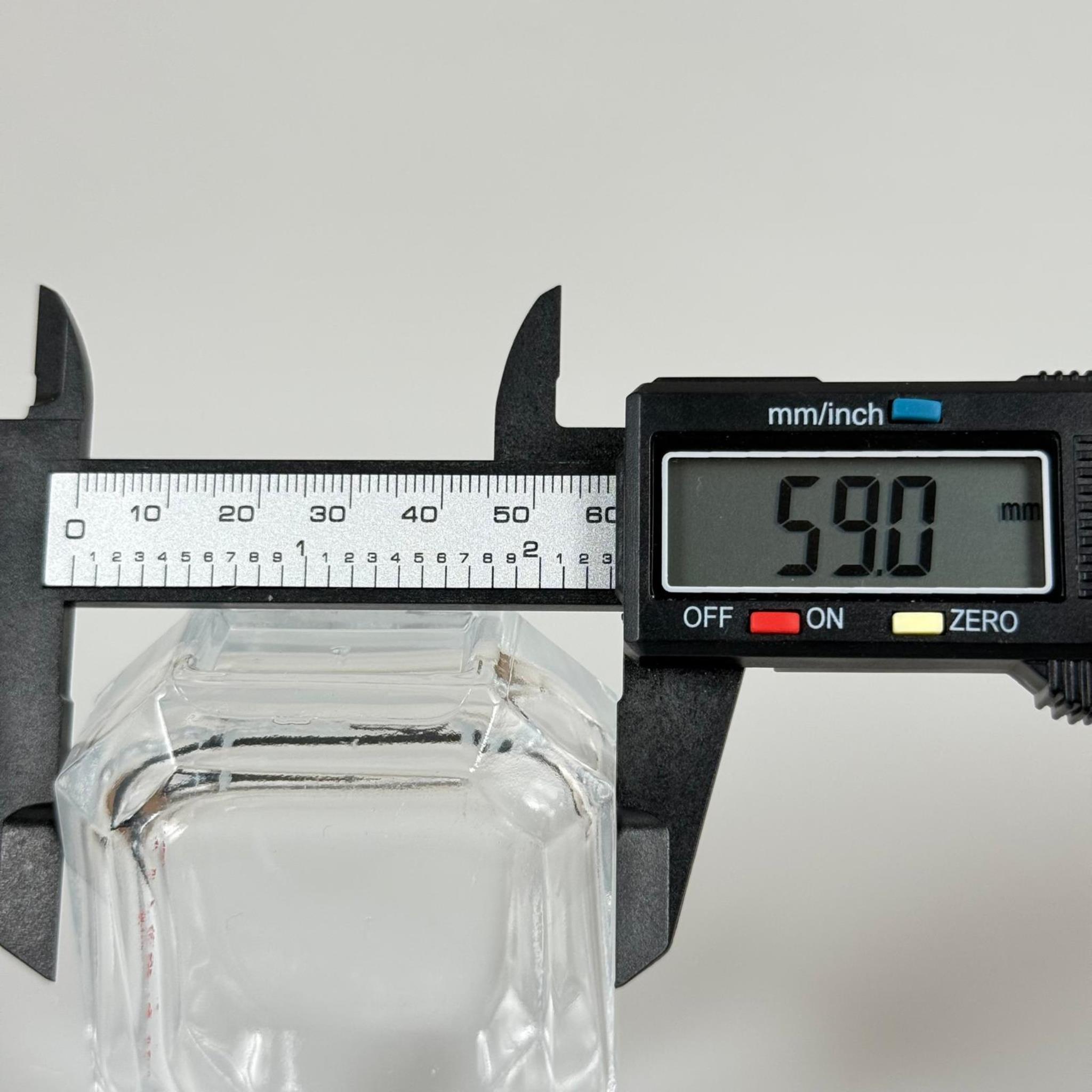 50 ML KAZABLANKA MODEL KÖŞELİ PARFÜM ŞİŞESİ - GÜMÜŞ METALE METAL SPREYLİ SET (AĞIZ 13 MM VİDALI) TEKRAR DOLDURULABİLİR