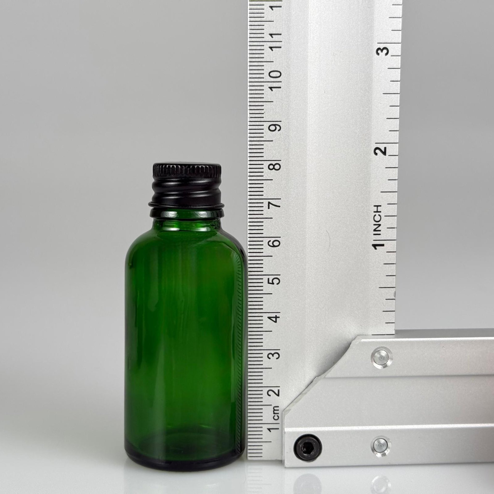 30 CC YEŞİL CAM ŞİŞE + KÖPÜK CONTALI SİYAH ALÜMİNYUM METAL KAPAKLI TAKIM - 30 ML YEŞİL CAM ŞİŞE