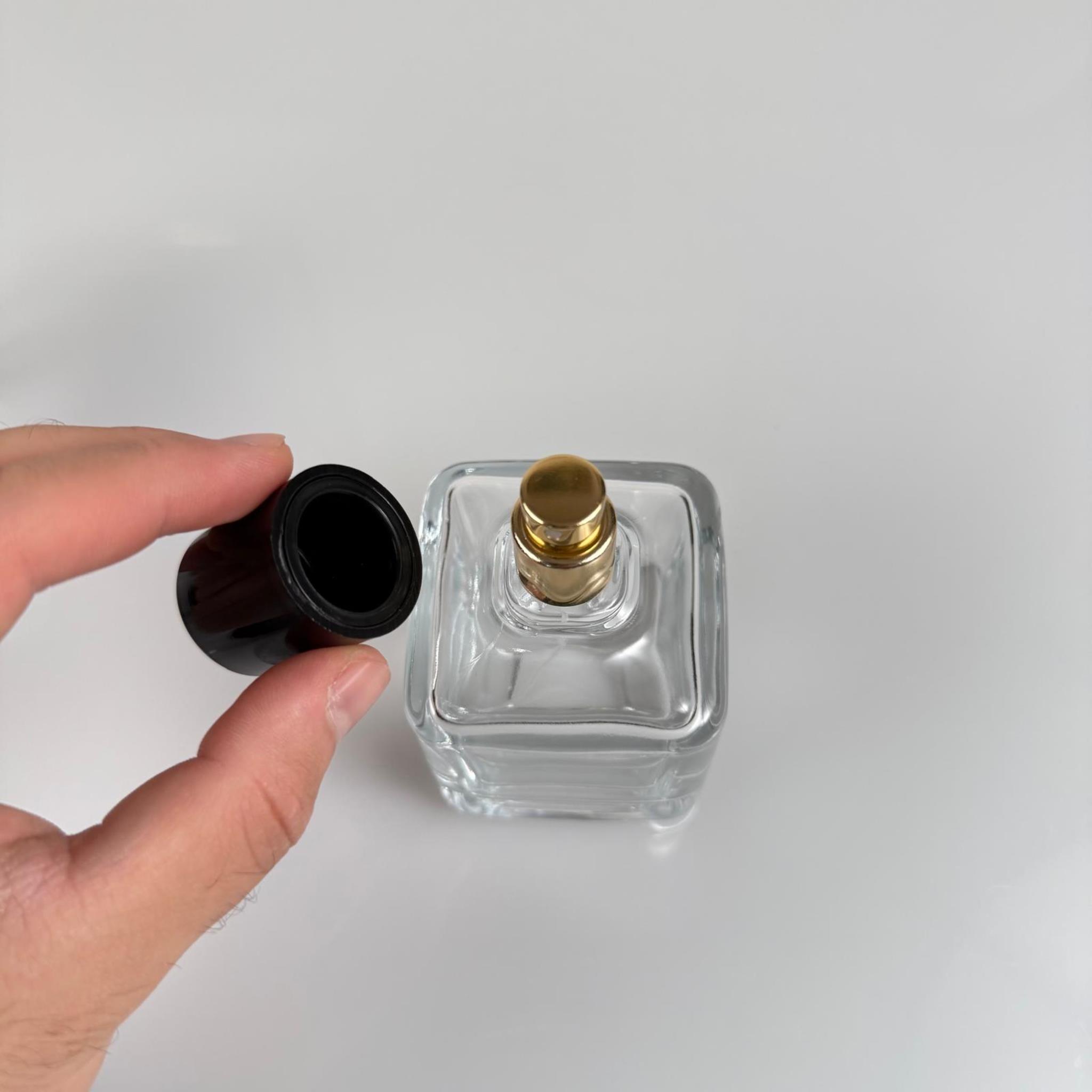 100 ML KARE MODEL LURA PARFÜM ŞİŞESİ - GOLD METAL SPREYLİ + SİYAH KAPAKLI (AĞIZ 15 MM GEÇME KOLAY KAPAMA)