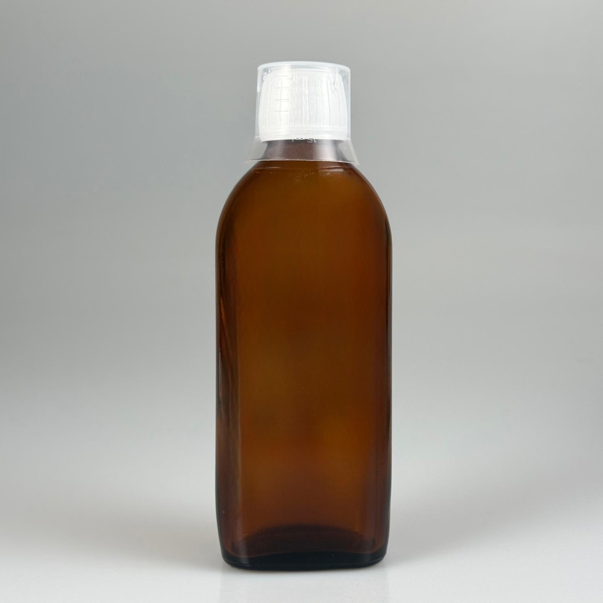 150 CC AMBER YASSI CAM ŞİŞE + BEYAZ KİLİTLİ PLASTİK KAPAK + 15 ML ÖLÇEK TAKIM - 150 ML YASSI CAM ŞİŞE