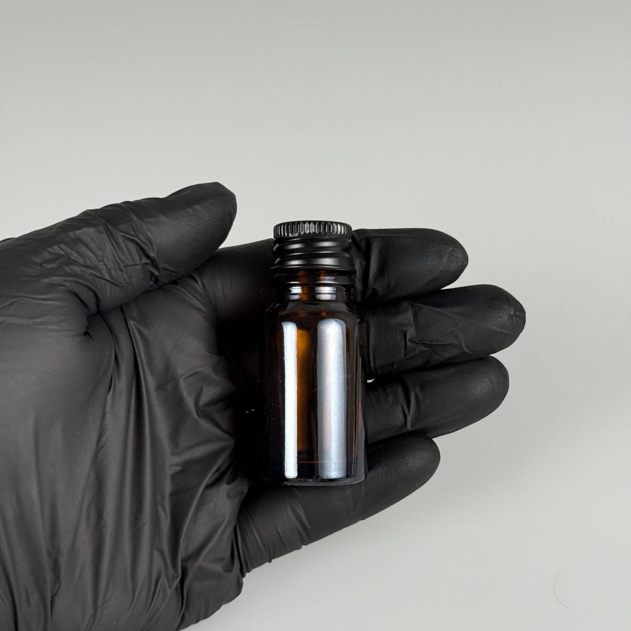 10 CC AMBER CAM ŞİŞE + KÖPÜK CONTALI SİYAH ALÜMİNYUM METAL KAPAKLI TAKIM - 10 ML KAHVERENGİ CAM ŞİŞE