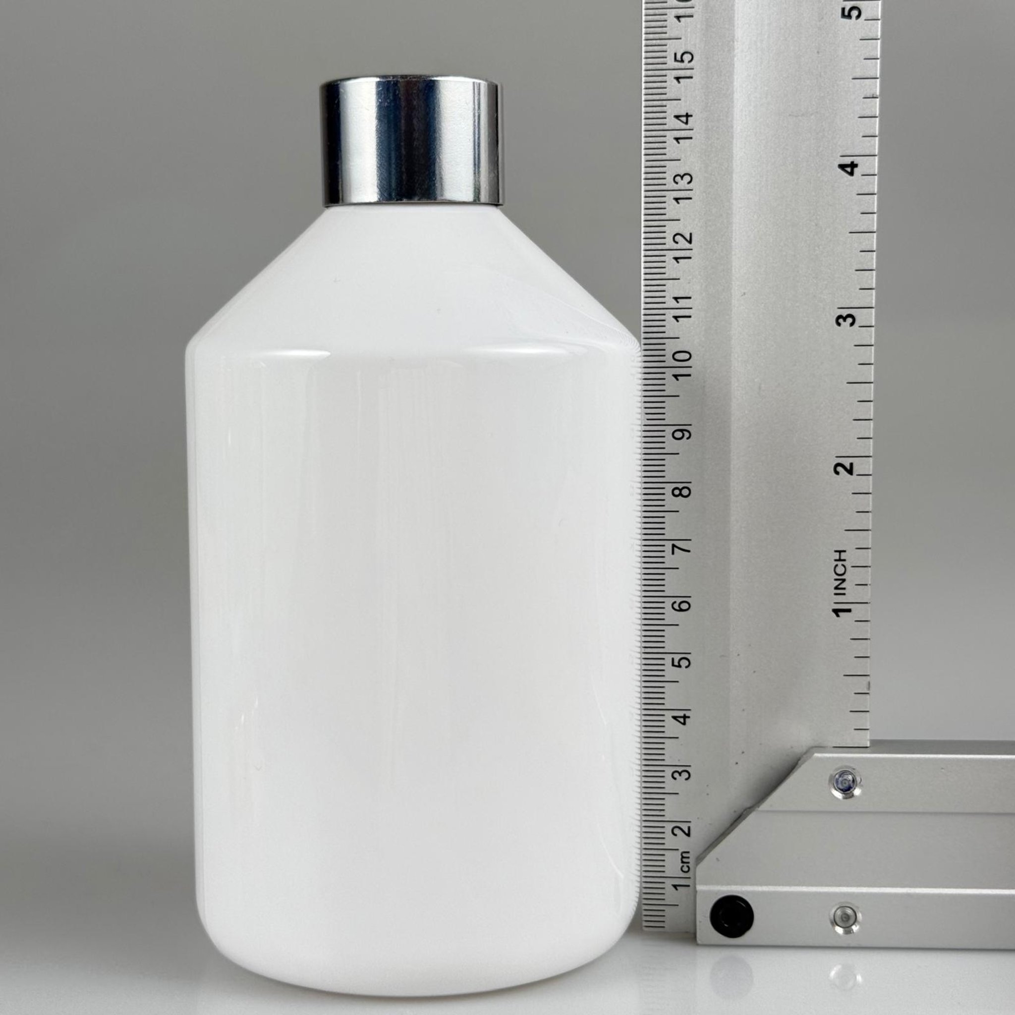 500 CC BEYAZ PET ŞİŞE + ALÜMİNYUM KAPLAMALI GÜMÜŞ KAPAKLI + KÖR TIPALI TAKIM - 500 ML PET ŞİŞE