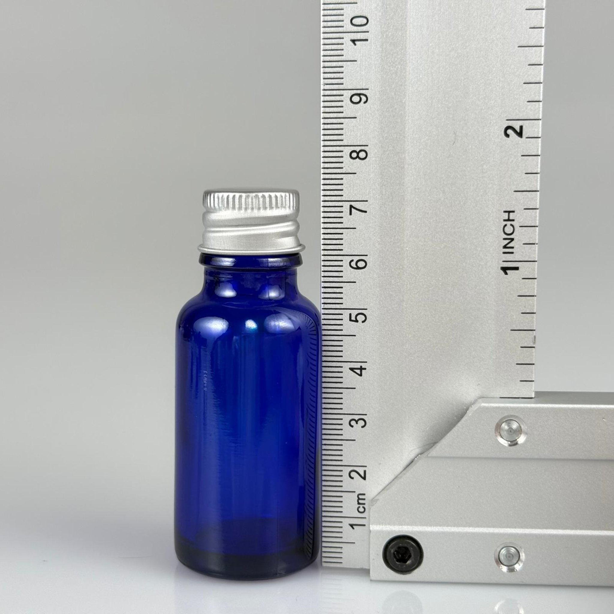 20 CC MAVİ CAM ŞİŞE + KÖPÜK CONTALI GÜMÜŞ ALÜMİNYUM METAL KAPAKLI TAKIM - 20 ML MAVİ CAM ŞİŞE