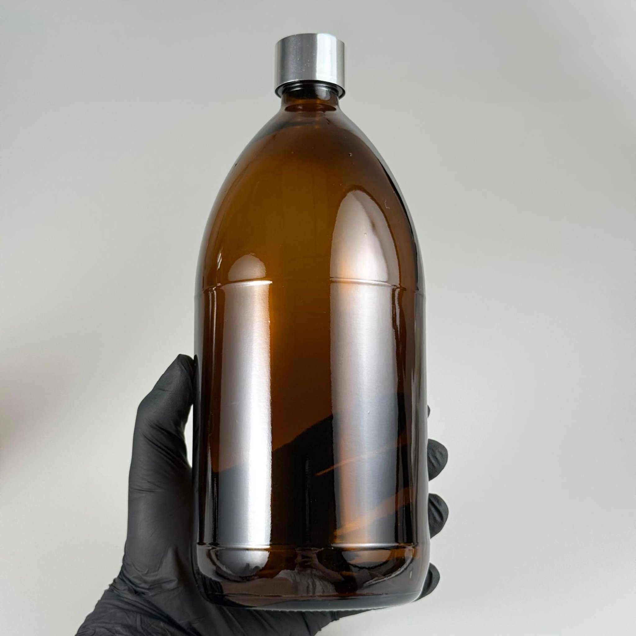 1000 CC AMBER CAM ŞİŞE + ALÜMİNYUM KAPLAMALI GÜMÜŞ KAPAKLI + DAMLALIKLI KOLONYA TIPALITAKIM - 1000 ML KAHVERENGİ CAM ŞİŞE