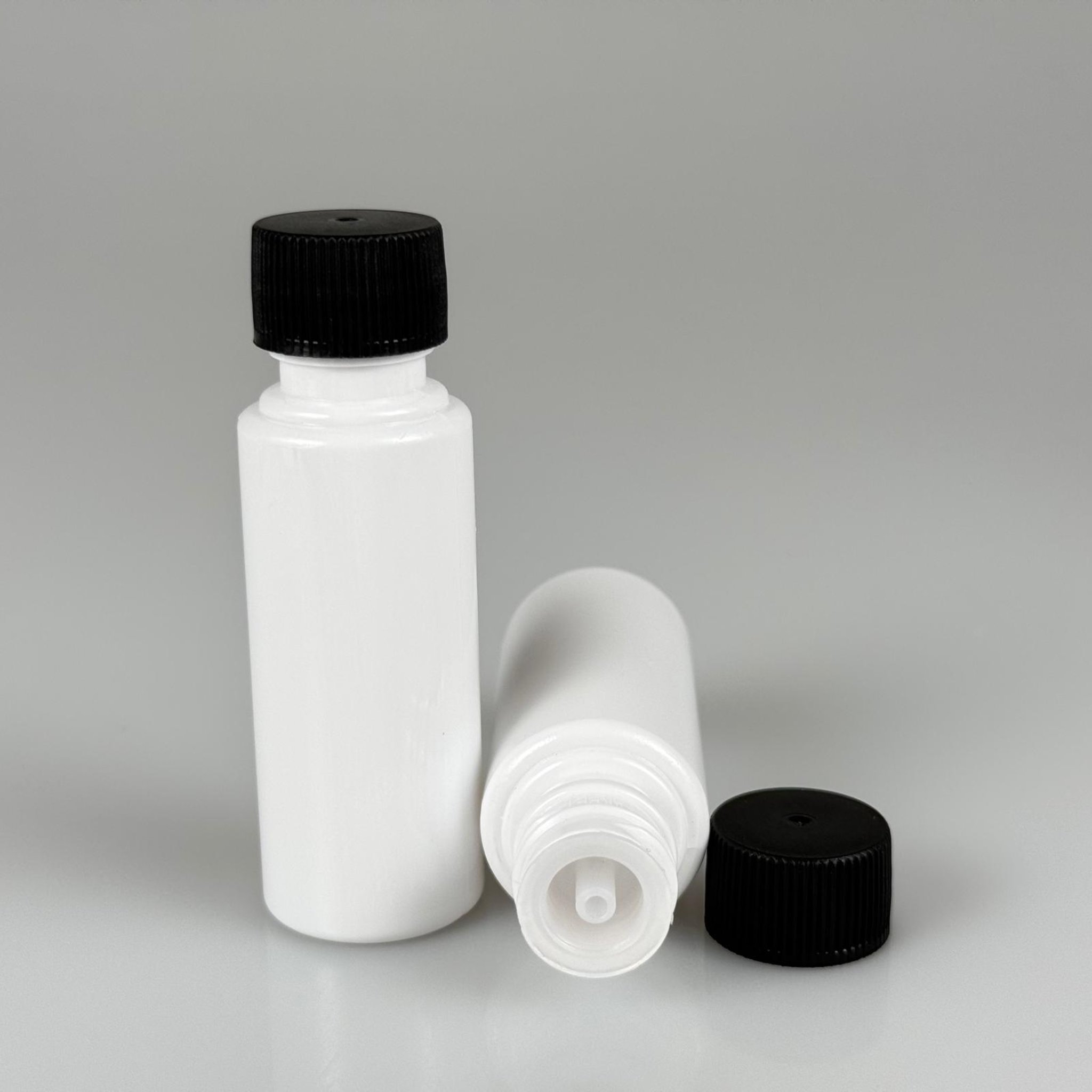 30 CC İÇTEN DAMLALIKLI PLASTİK ŞİŞE -  30 ML BEYAZ PET ŞİŞE + CONTALI SİYAH KAPAK + KOLONYA TIPALI (DELEREK KULLANILIR) TAKIM